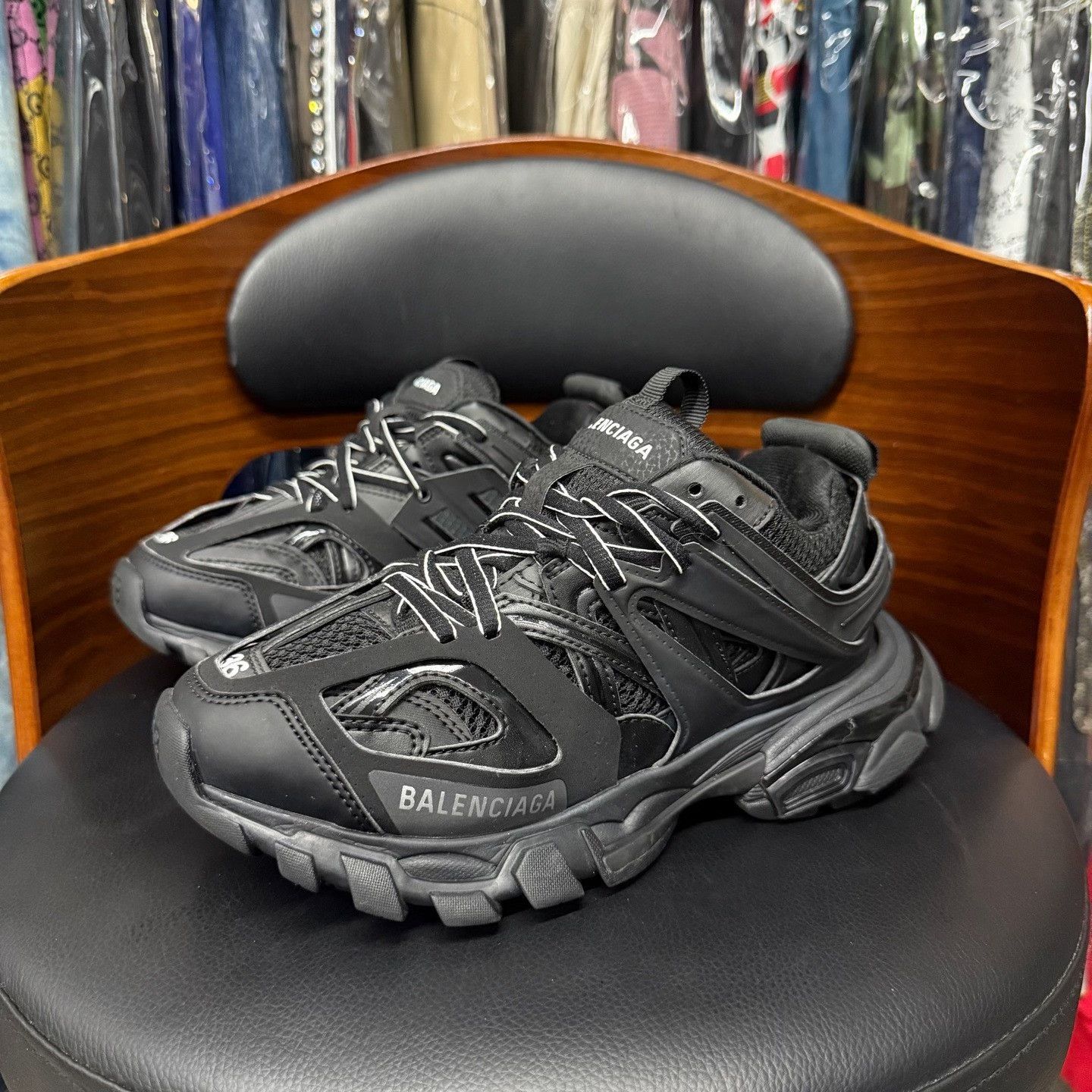 Balenciaga Balenciaga Black Lowtop Sneakers us_6 Women Size US 6 / IT 36 - 1 Thumbnail