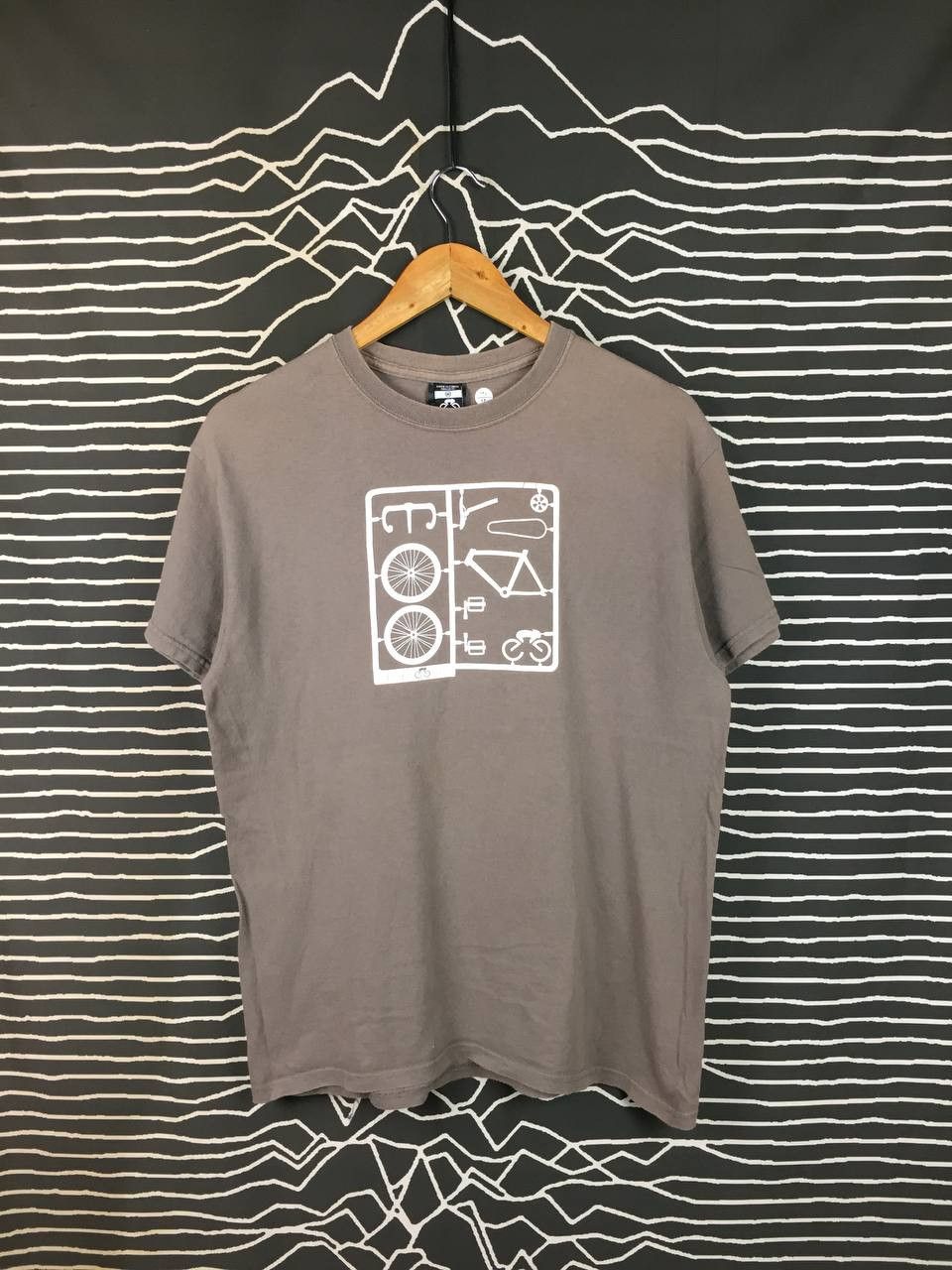 Vintage Vtg Hanseeno Cycling Apparel Bicycle Parts Kit Graphic Tee Size US M / EU 48-50 / 2 - 2 Thumbnail