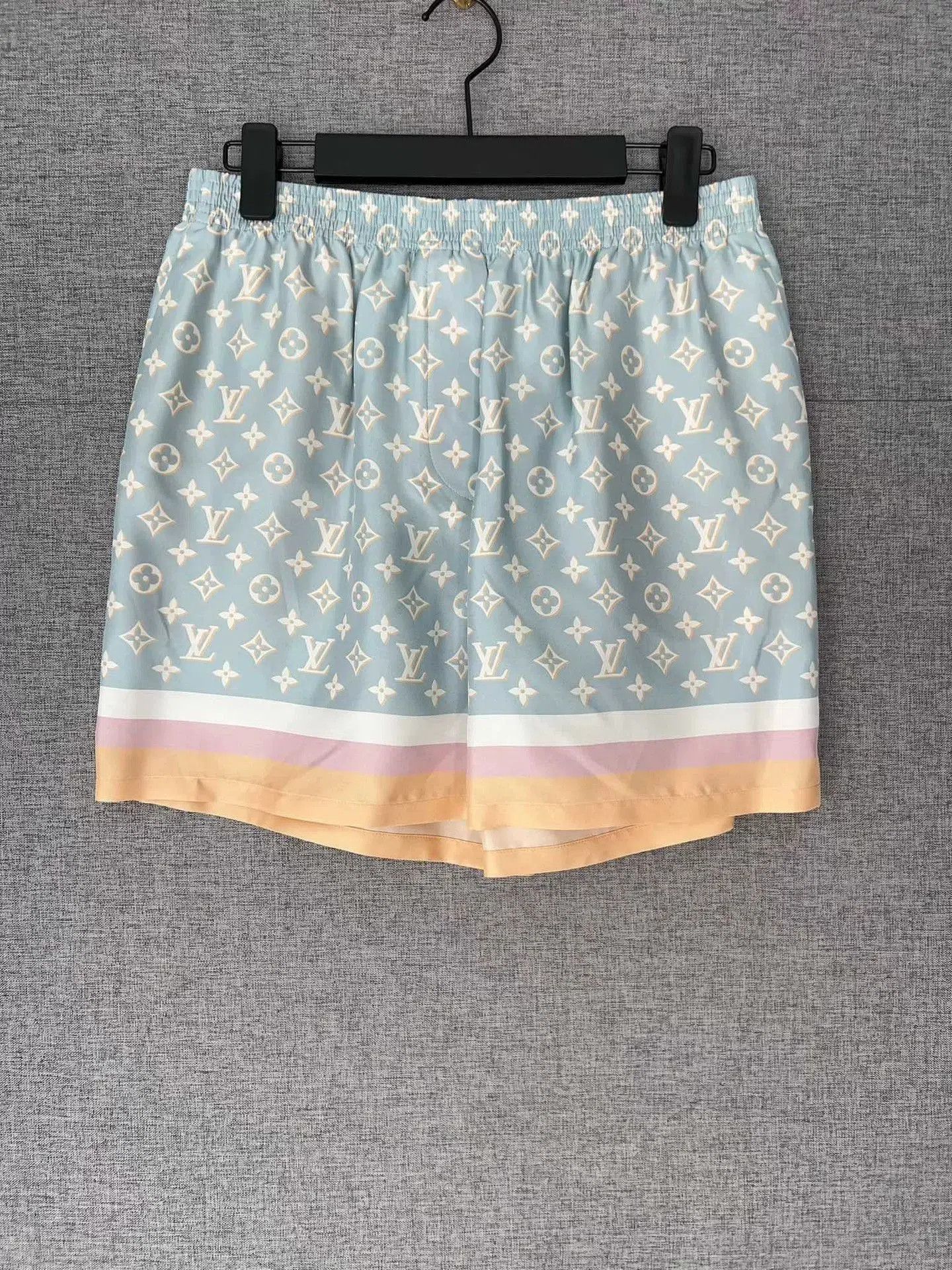 Louis Vuitton LV Monogram Women's Shorts. Size 35" - 1 Thumbnail