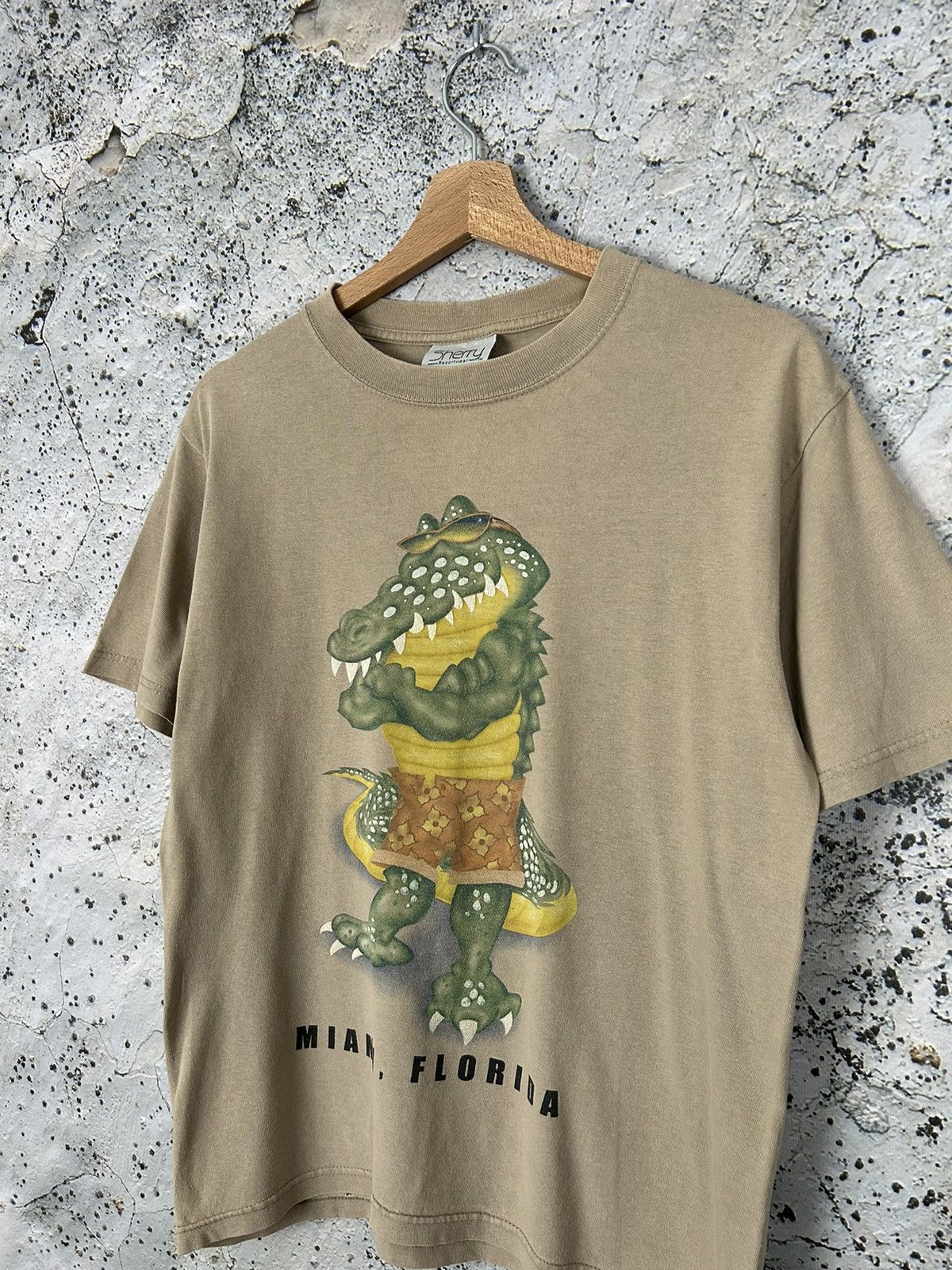 Vintage Vintage Crocodile Miami Florida Graphic Tee 90s Size US L / EU 52-54 / 3 - 2 Thumbnail