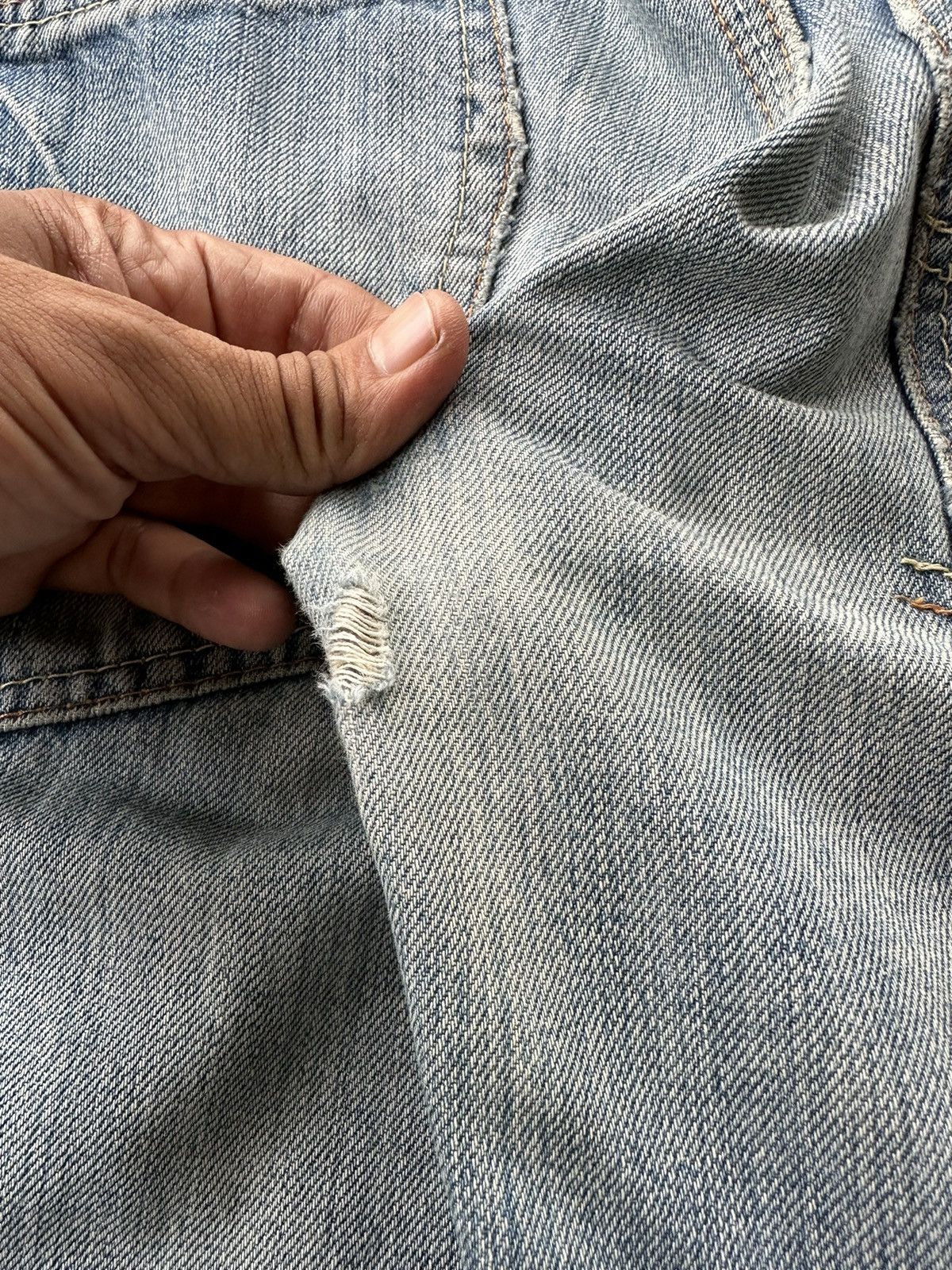 Tommy Hilfiger Tommy Hilfiger Heritage Worn Distressed Denim D453 Size US 30 / EU 46 - 8 Thumbnail