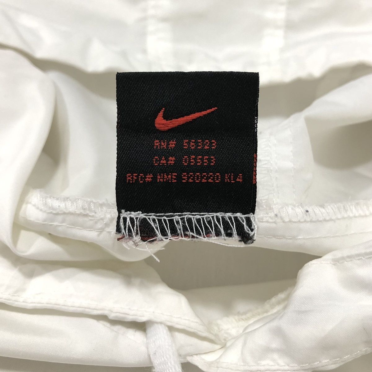 Nike Vintage Nike Pullover White Plain Windbreaker Nylon Jacket Size US XL / EU 56 / 4 - 13 Thumbnail