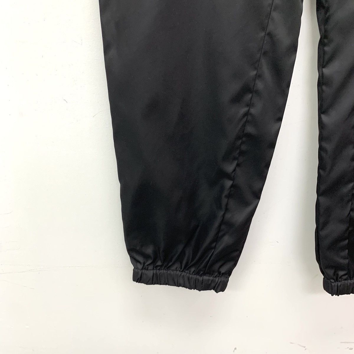 Prada Prada Black Elastic Waist Cuffed Casual Sweatpants K26WX Size US 30 / EU 46 - 5 Thumbnail