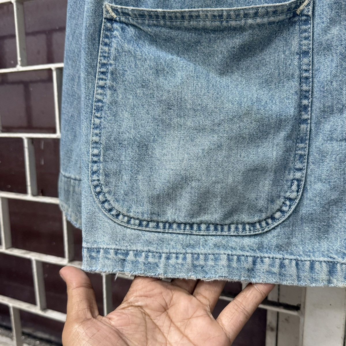 Carhartt VTG Carhartt Denim Chore Jacket Faded Distressed Workwear Size US L / EU 52-54 / 3 - 10 Thumbnail