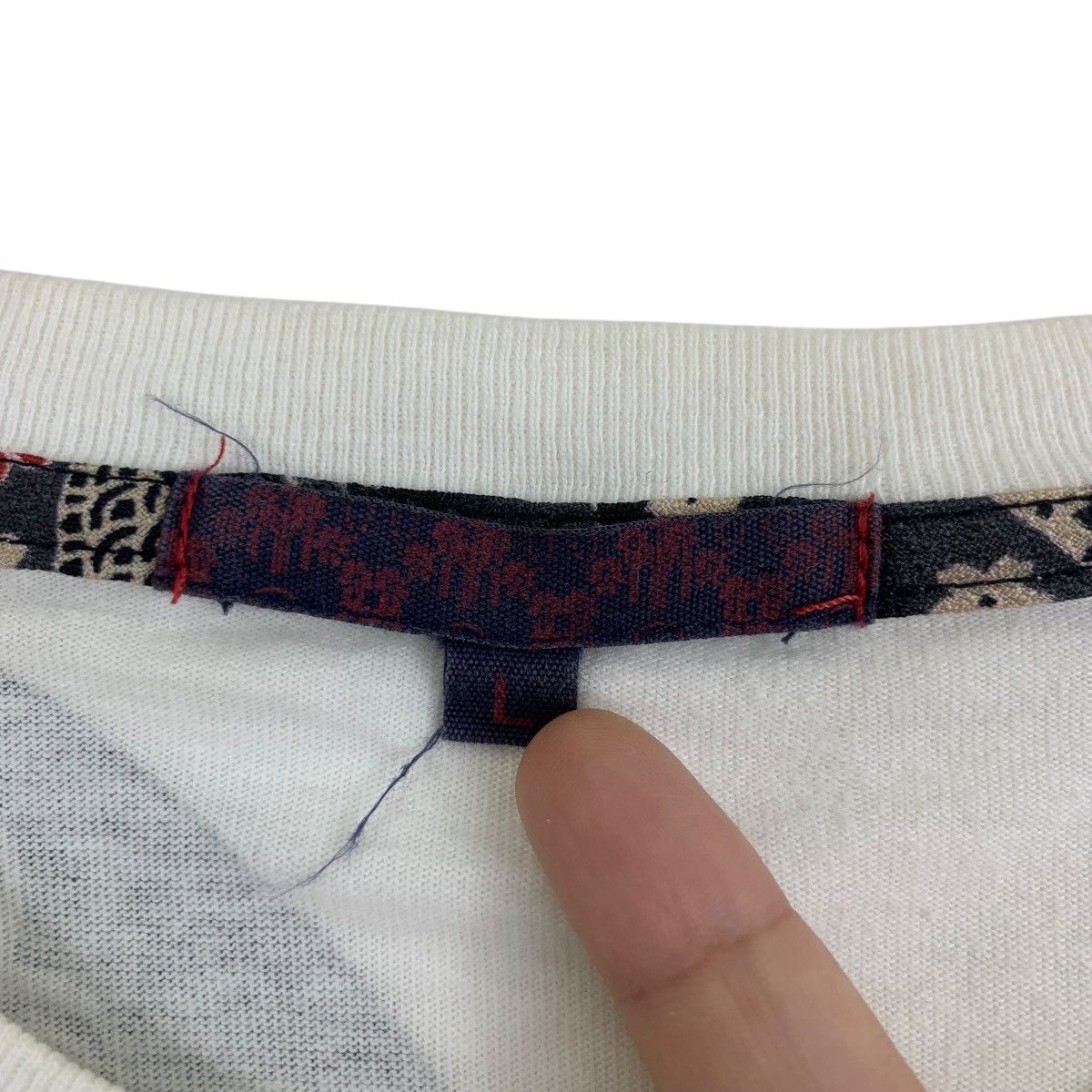 Vintage JAPAN TRADITIONAL KOI Fish Karakuri Onsen AOP Tee Shirt Size L / US 10 / IT 46 - 7 Thumbnail
