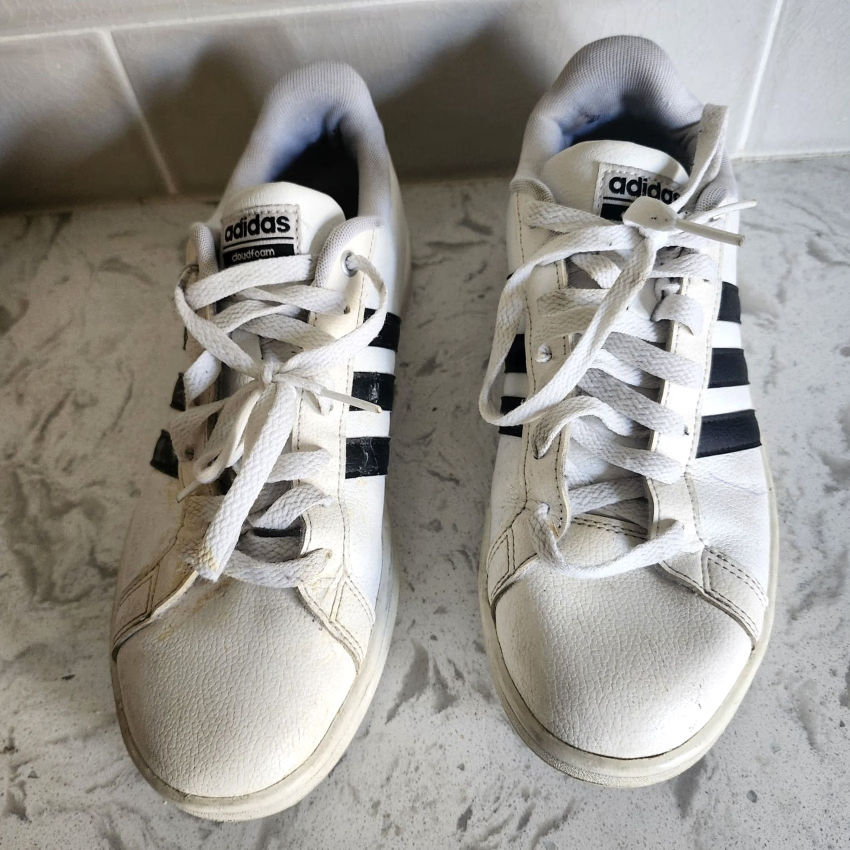 Adidas Adidas Men Cloudform White With Black Stripes Lace Up Size 8.5 Memory Foam USED Size US 9 / EU 42 - 4 Thumbnail