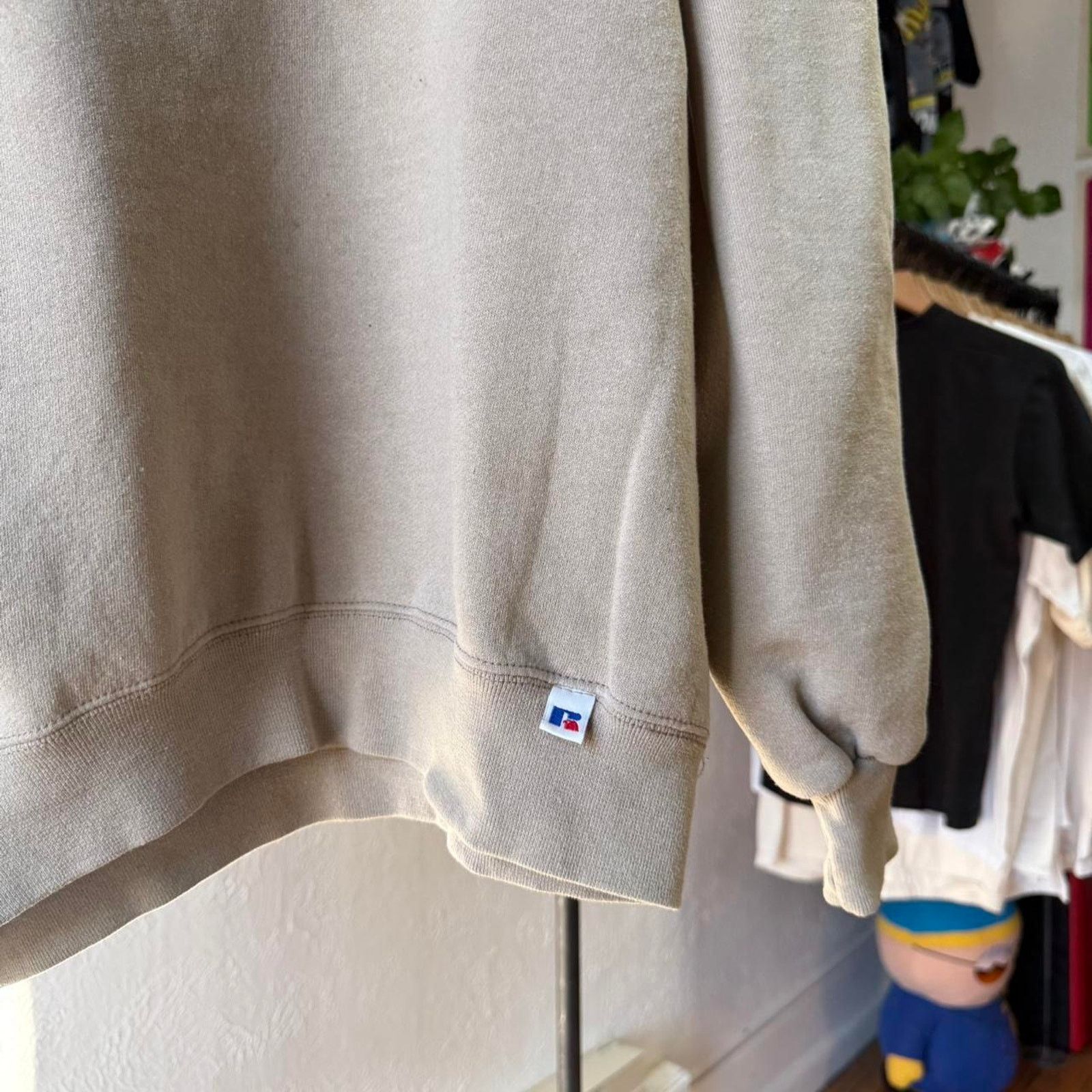 Russell Athletic × Vintage Vintage 90s Earth Tone Tan Russell Athletic Crewneck Size US L / EU 52-54 / 3 - 5 Thumbnail