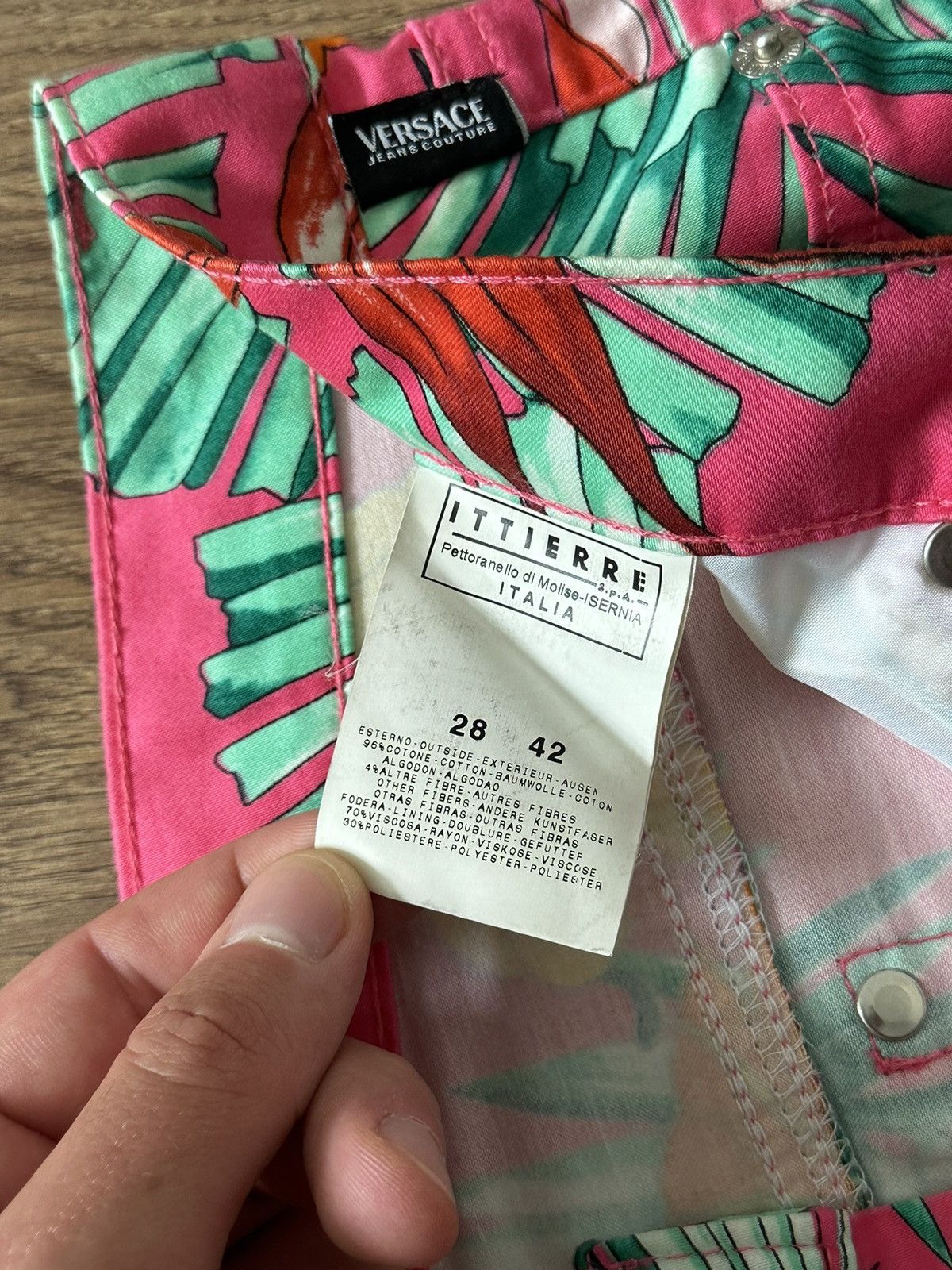 Versace Jeans Couture × Vintage Vintage Versace Jeans Couture Tropical Plants Cropped Pants Size 28" / US 6 / IT 42 - 7 Thumbnail