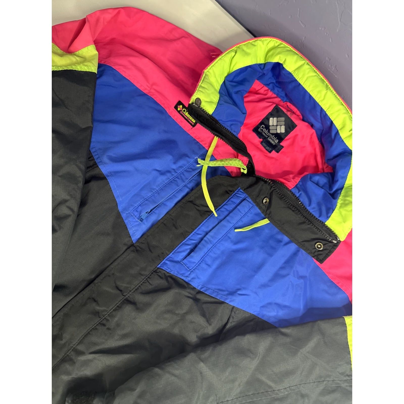 Vintage VINTAGE Columbia Windbreaker Jacket Men L Pink Neon Green Black Nylon Regular Size US L / EU 52-54 / 3 - 3 Thumbnail