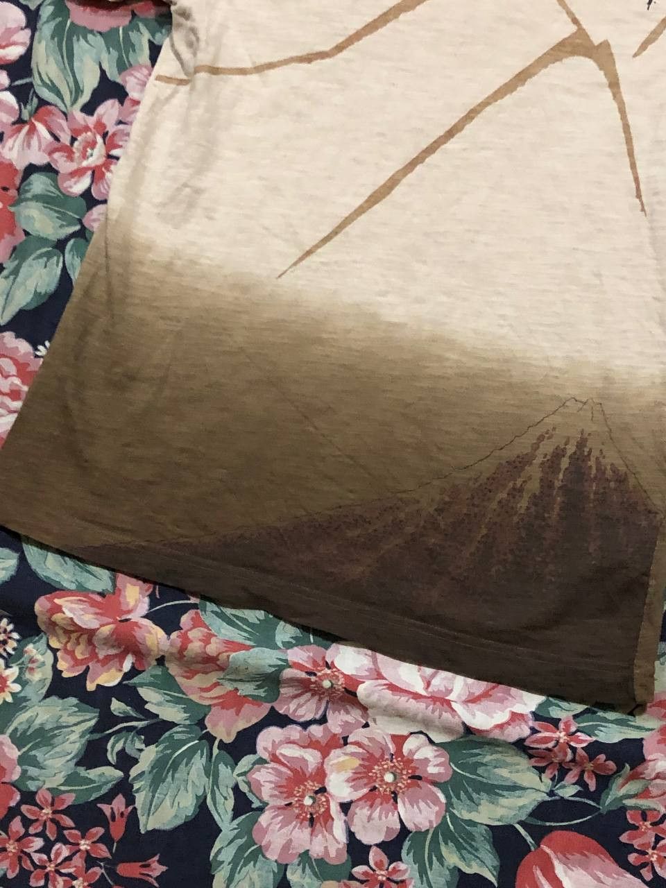 Uniqlo Vintage T-Shirt gradient Uniqlo big print crazy Y2K size XS Size US XS / EU 42 / 0 - 8 Thumbnail