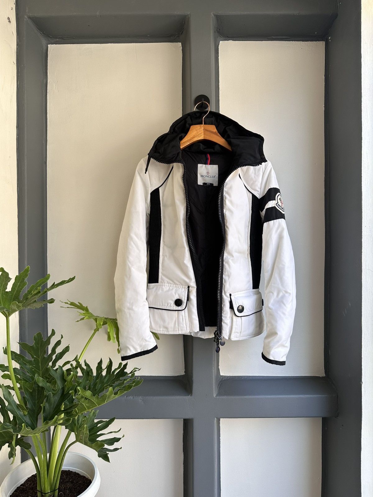 Moncler Moncler joyce vintage big logo patch jacket Size XS / US 0-2 / IT 36-38 - 1 Thumbnail