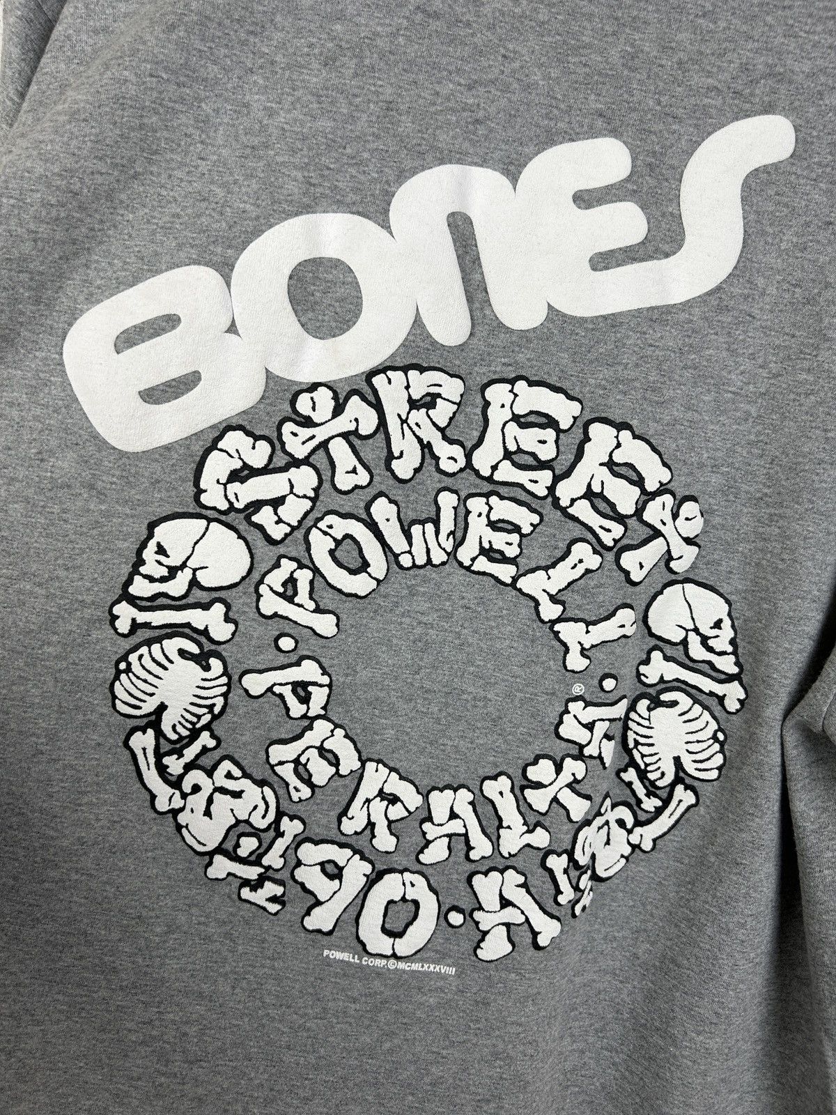 Powell Peralta 90s Vintage 1990 Powell Peralta Bones Embossed Logo T-Shirt Size US L / EU 52-54 / 3 - 6 Thumbnail