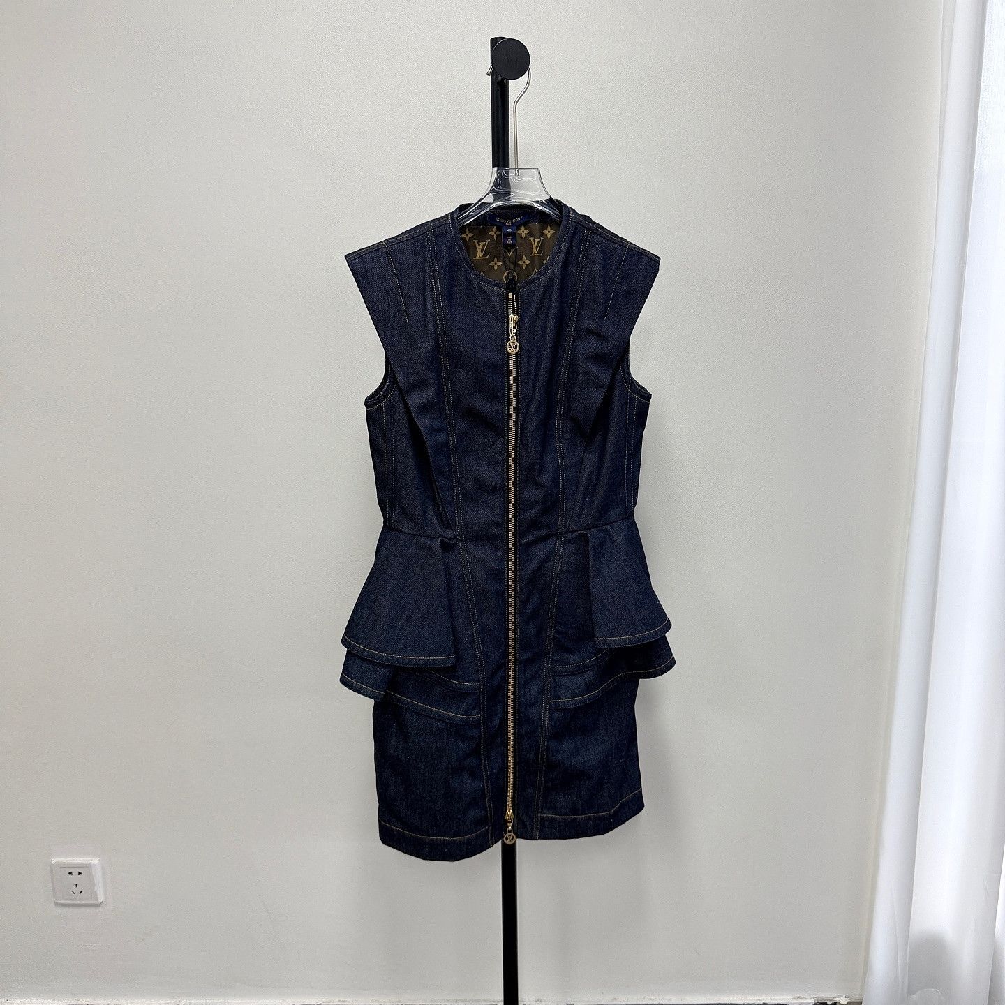 Louis Vuitton Louis Vuitton Denim Peplum Sleeveless Dress Size 40 Size M / US 6-8 / IT 42-44 - 1 Thumbnail