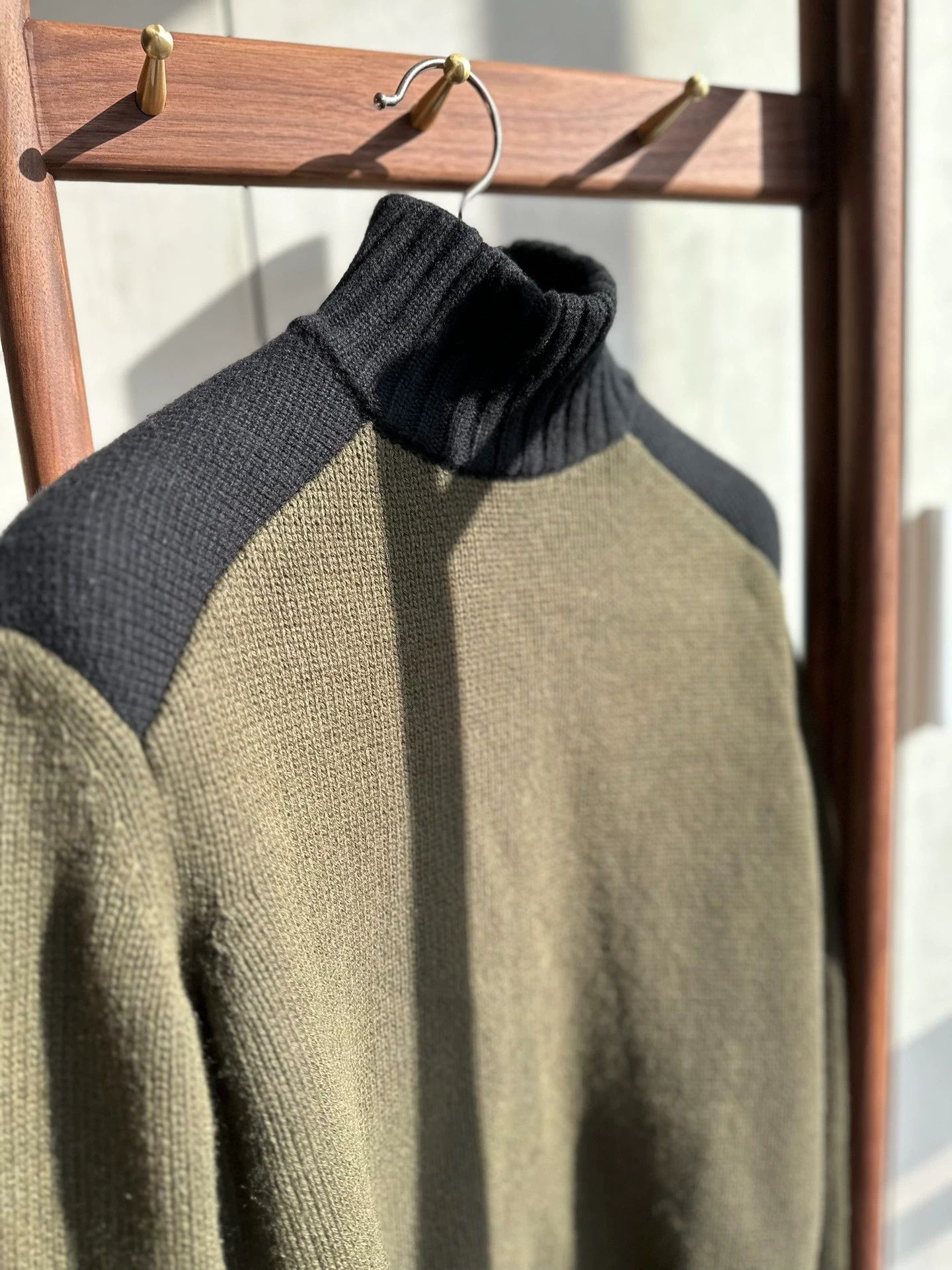 Givenchy Givenchy XS Wool Cashmere Sweater 95+ New Classic Size US XS / EU 42 / 0 - 2 Thumbnail