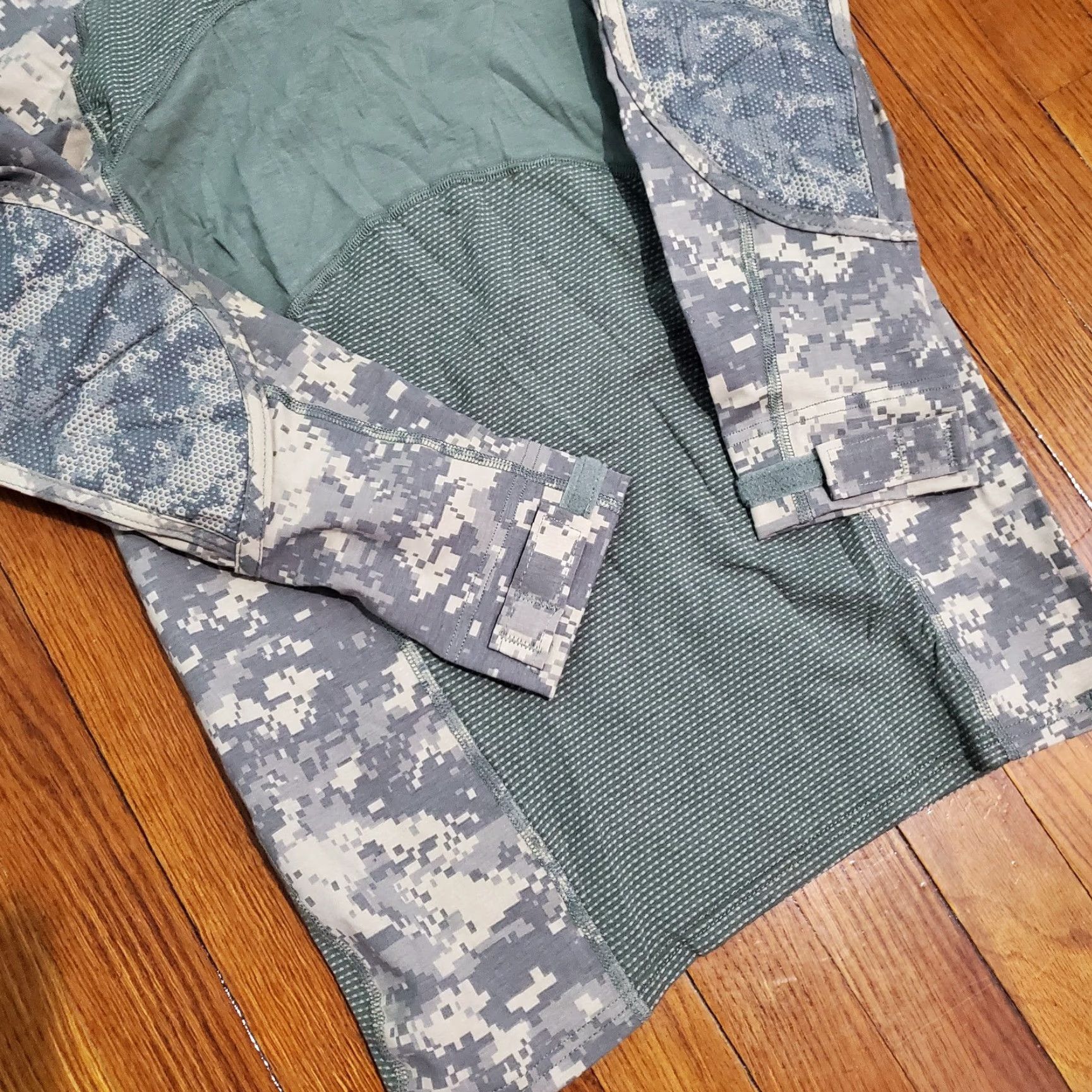 Vintage **US Army Massif Combat Shirt Size XS Digital Camo** User: **Massif US Army Combat Shirt Size XS Digital Camo** Size US XS / EU 42 / 0 - 2 Thumbnail