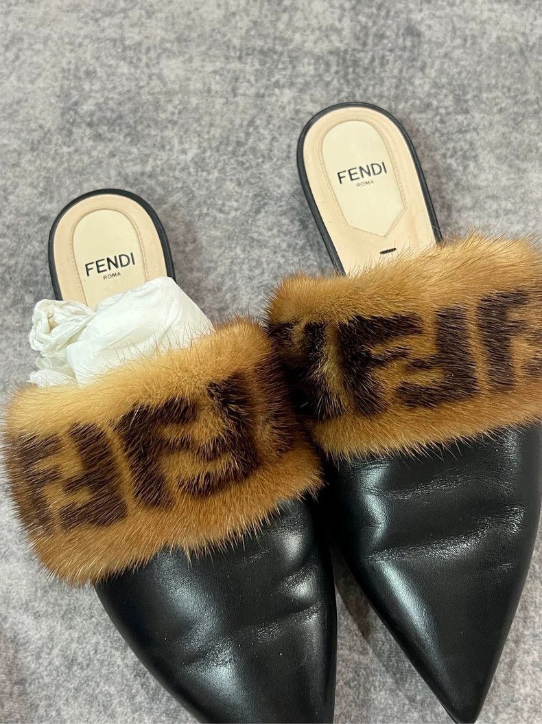 Fendi Fendi Fur Slippers Size 36.5 Brand New Size US 6.5 / EU 39-40 - 2 Thumbnail