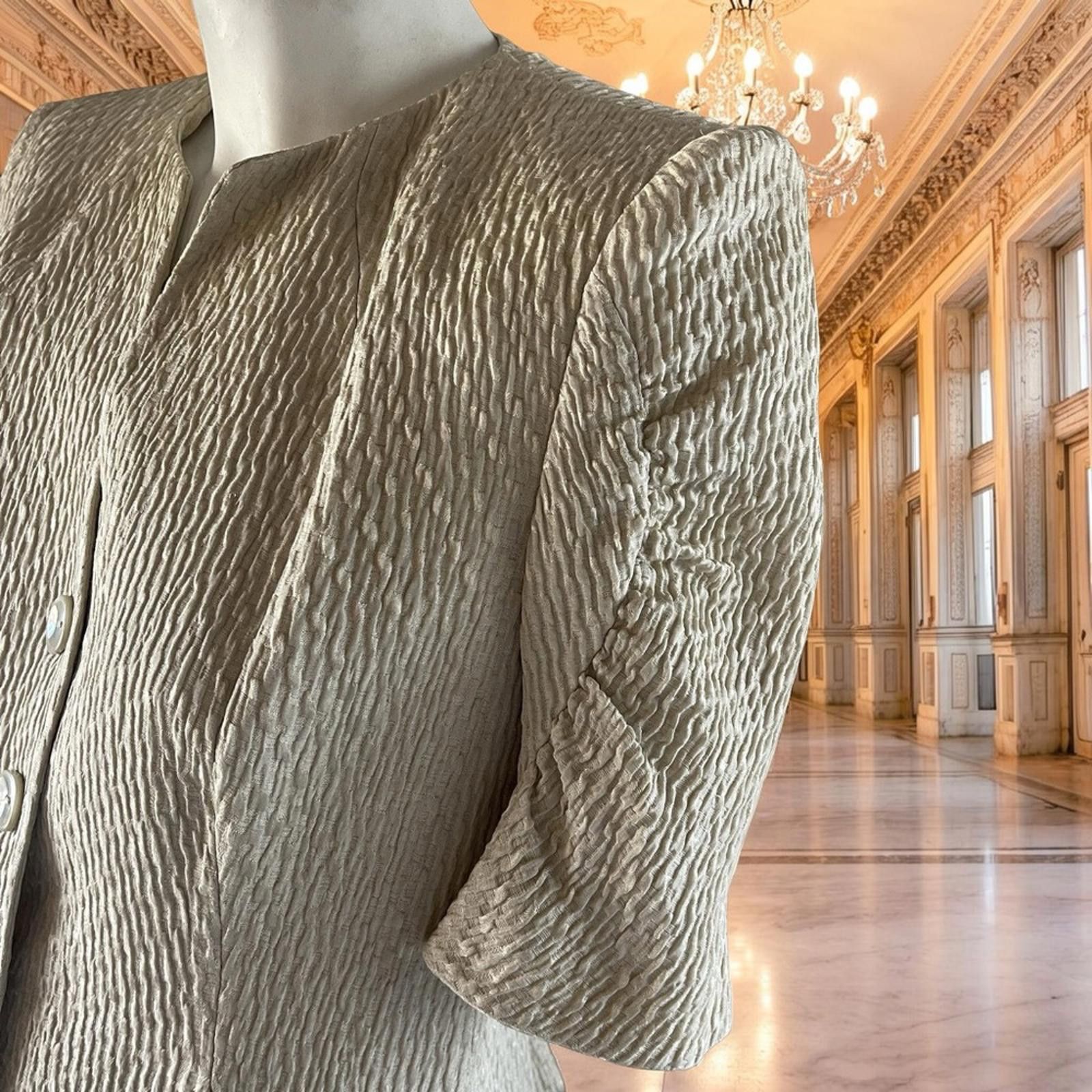 Armani Collezioni Armani Collezioni Cream Textured 2pc Suit Size M / US 6-8 / IT 42-44 - 3 Thumbnail