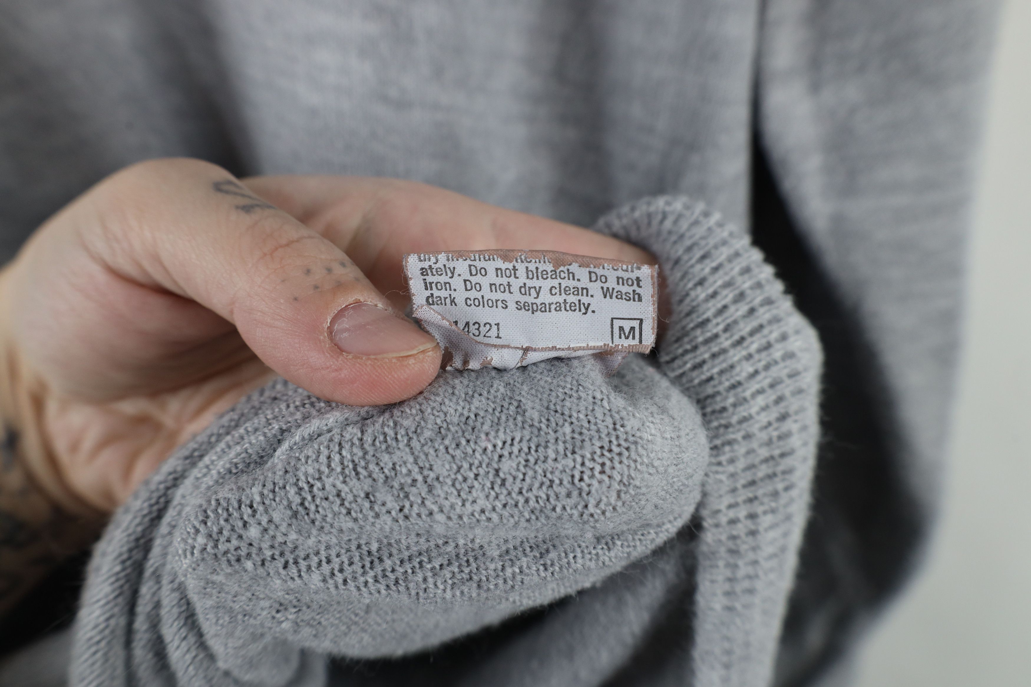 Vintage Vintage 80s Christian Dior Spell Out Knit Sweater Gray USA Size US M / EU 48-50 / 2 - 9 Thumbnail