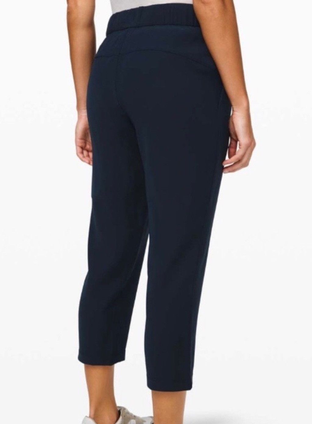 Lululemon LULULEMON ON THE FLY CROPPED PANT 23”NAVY BLUE COLOR SIZE 2 Size 26" / US 2 / IT 38 - 8 Thumbnail