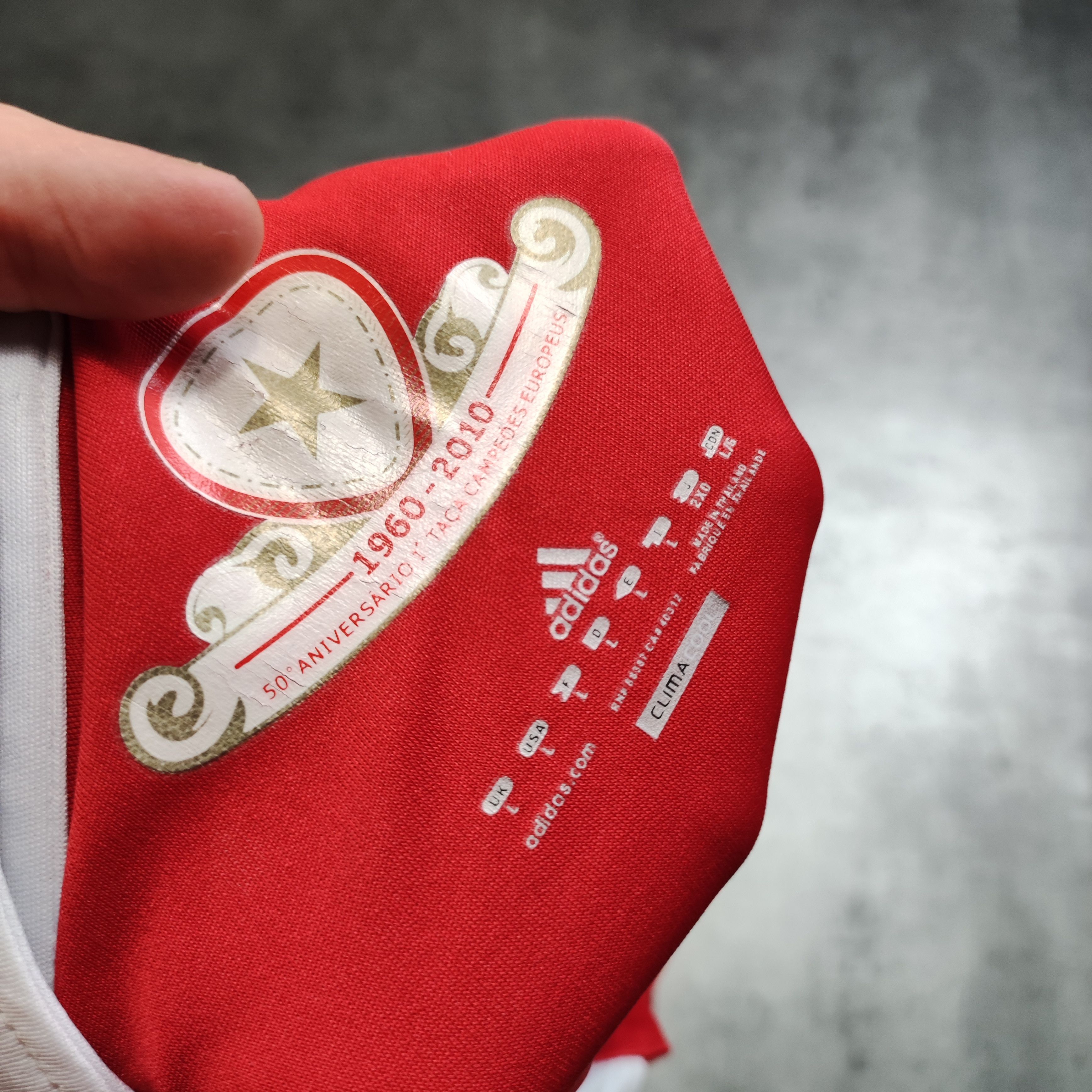 Vintage RARE Adiads Vintage Football Lisboa Benfica Home Jersey Size US L / EU 52-54 / 3 - 9 Thumbnail