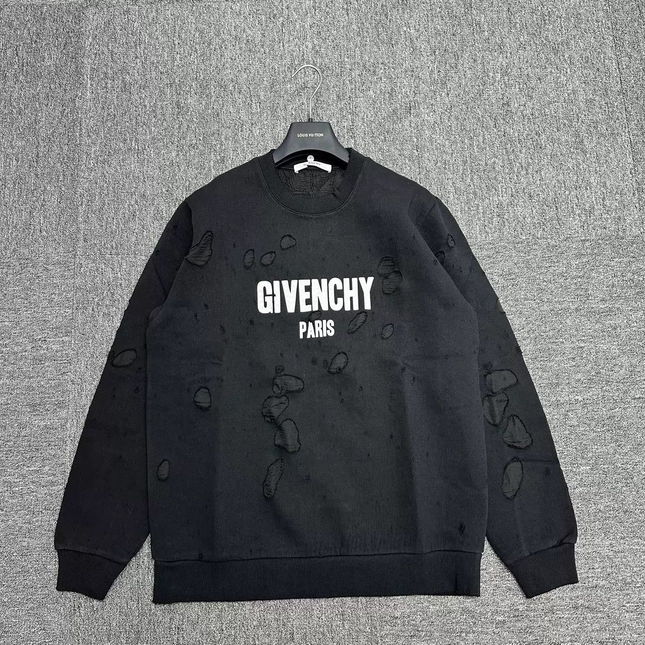 Givenchy Givenchy Distressed Logo Letter Sweatshirt Size US L / EU 52-54 / 3 - 1 Thumbnail