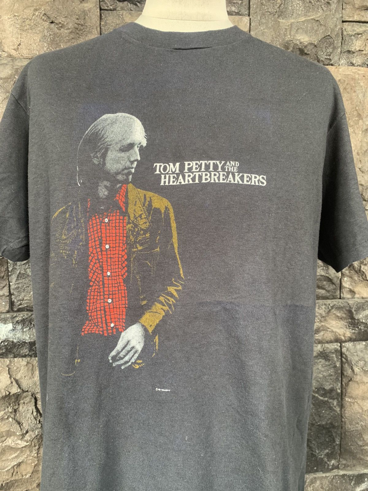 Band Tees × Vintage Vintage 80s Tom Petty And The Heartbreakers Rock Band Tshirt Size US XL / EU 56 / 4 - 2 Thumbnail