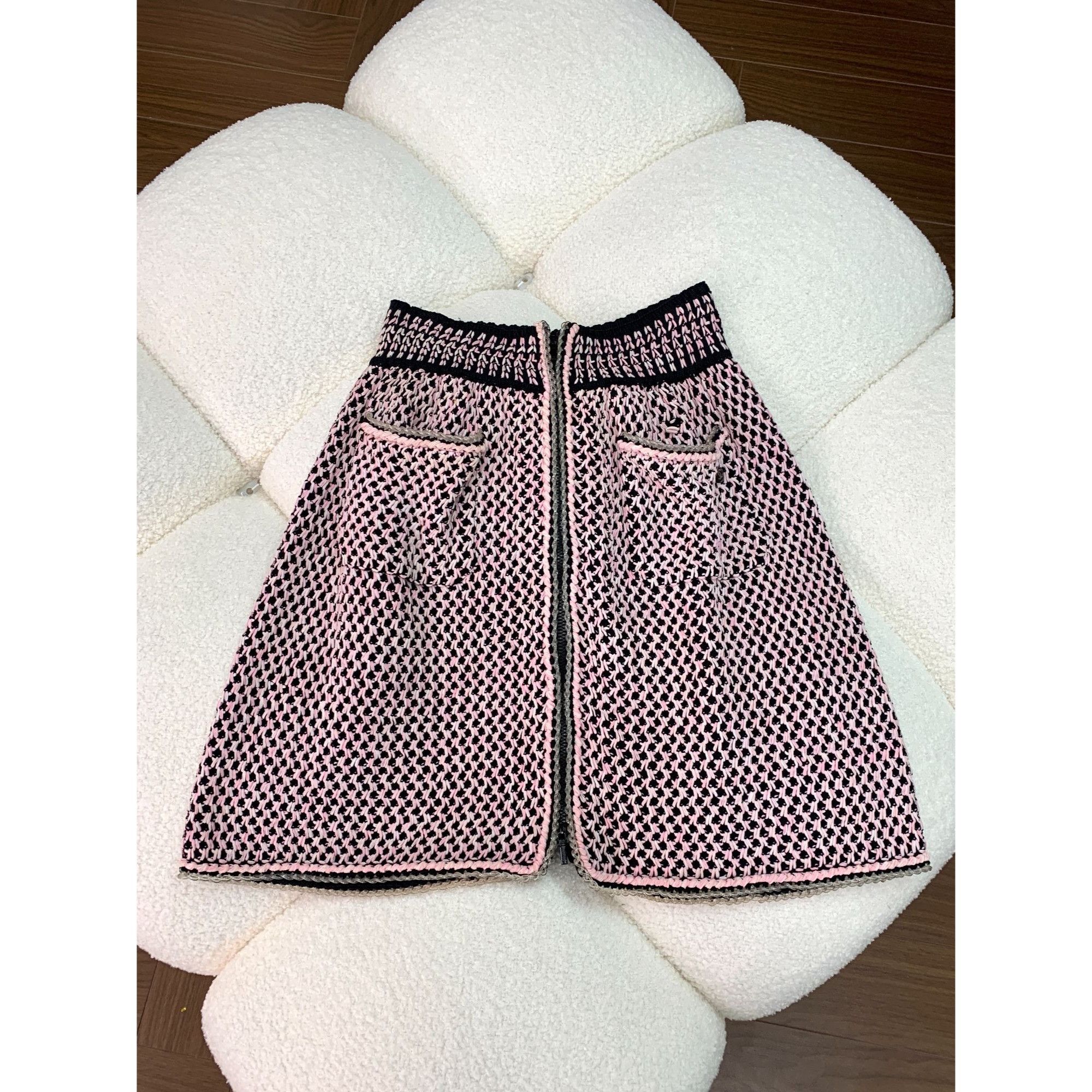 Chanel Chanel Style Knit Pink & Black A-Line Skirt With Front Pocke Size XS / US 0-2 / IT 36-38 - 1 Thumbnail
