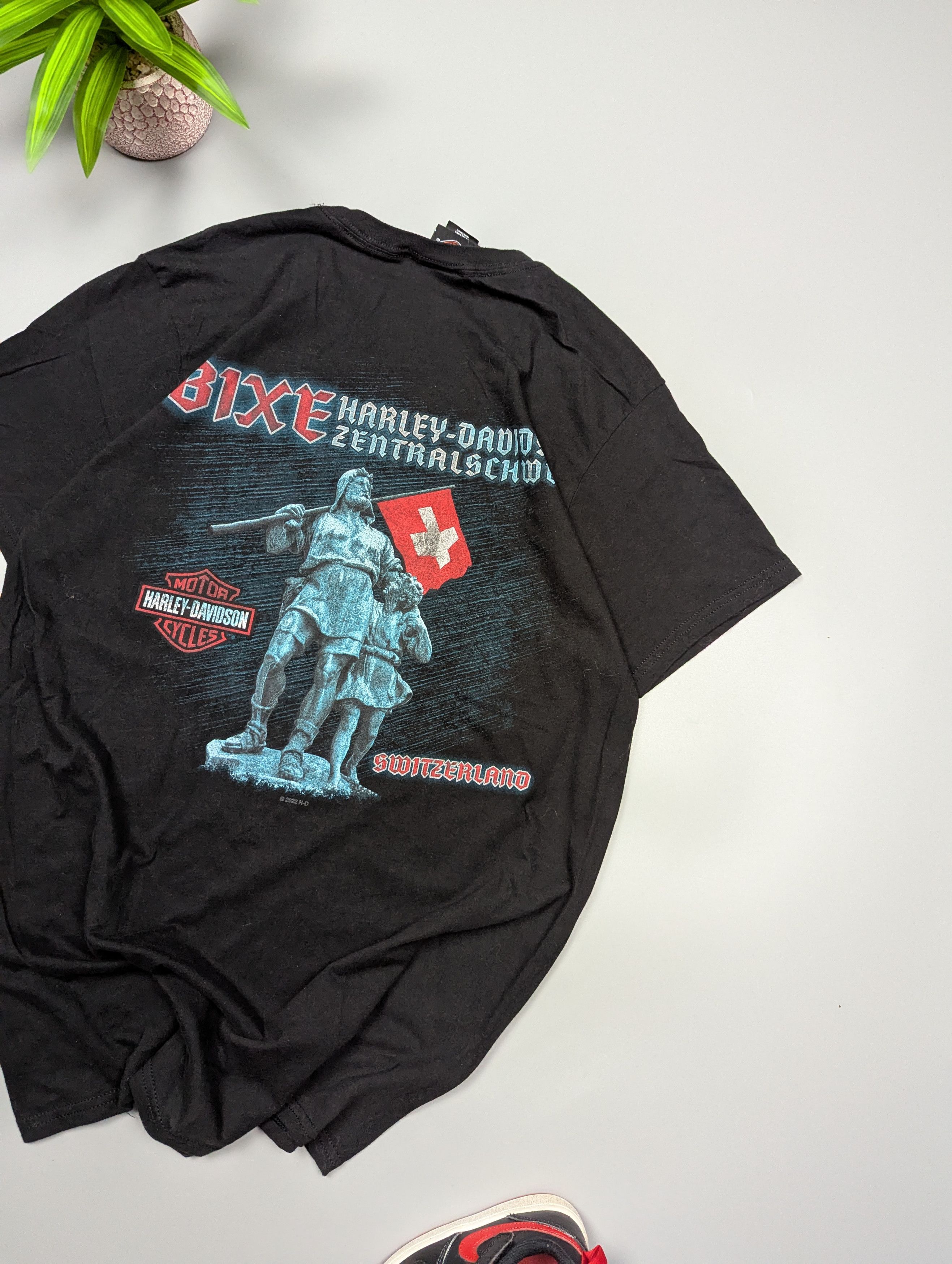 Harley Davidson Y2K Harley-Davidson Switzerland Statue Tee Men's L Black Size US L / EU 52-54 / 3 - 10 Thumbnail