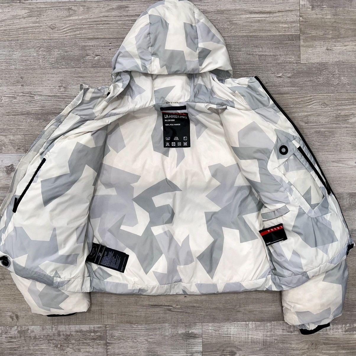 Prada UNISEX PRADA CROPPED WHITE CAMO PUFFER JACKET SIZE L Size US L / EU 52-54 / 3 - 5 Thumbnail