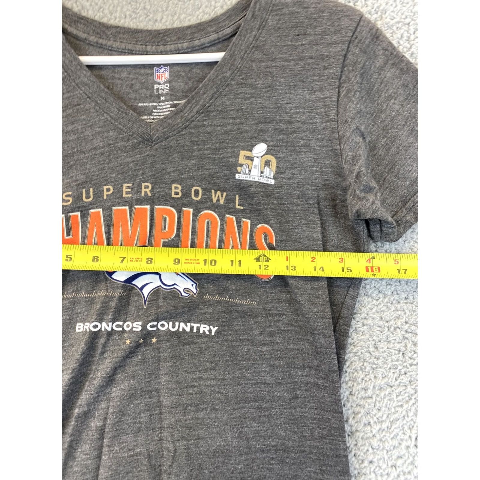 NFL NFL Denver Broncos T-Shirt Women’s Medium V-Neck Short Sleeve Graphic Gray/ 35-5 Size M / US 6-8 / IT 42-44 - 4 Thumbnail