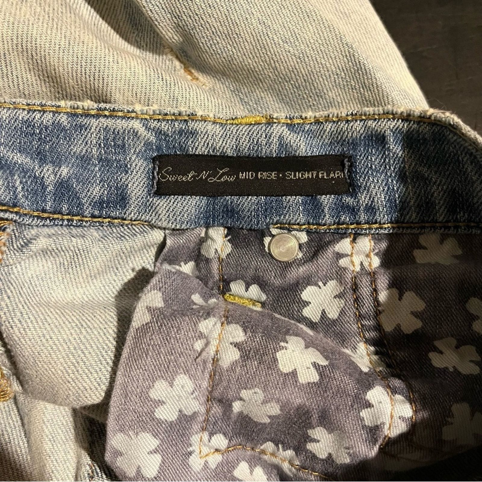 Lucky Brand Lucky Brand Sweet n Low Jeans Sz 6 Light Wash Custom Patches Size 28" / US 6 / IT 42 - 14 Thumbnail