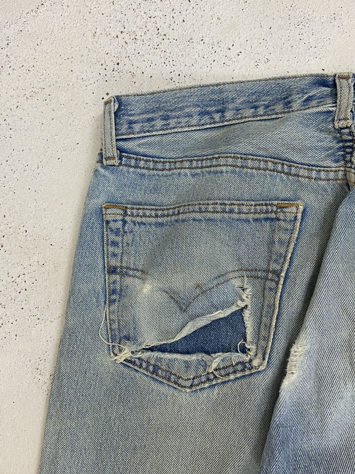 Levi's Vintage 90s Levis 501 Button Fly 311 Distressed Light Blue Size US 31 - 19 Thumbnail
