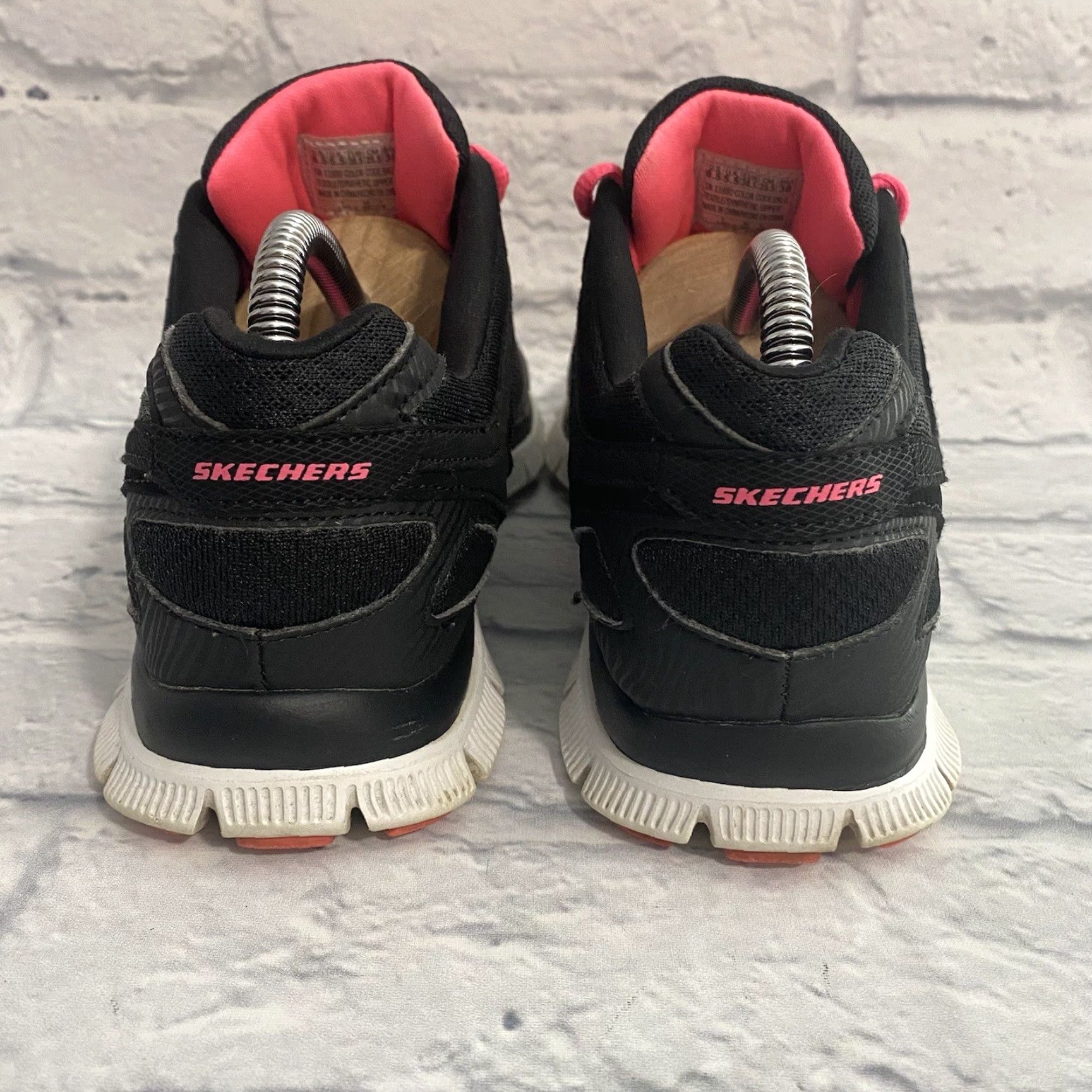 SKECHERS Skechers Memory Foam Skech-Knit Sneakers Women's 8.5 Black/Pink Sneakers 11880 Size US 6 / IT 36 - 5 Thumbnail