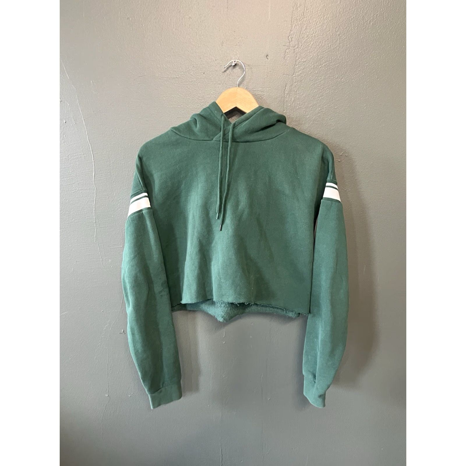 Urban Outfitters VINTAGE Urban Outfitters Womens Green Cropped Pullover Sweatshirt Size Small Size S / US 4 / IT 40 - 2 Thumbnail