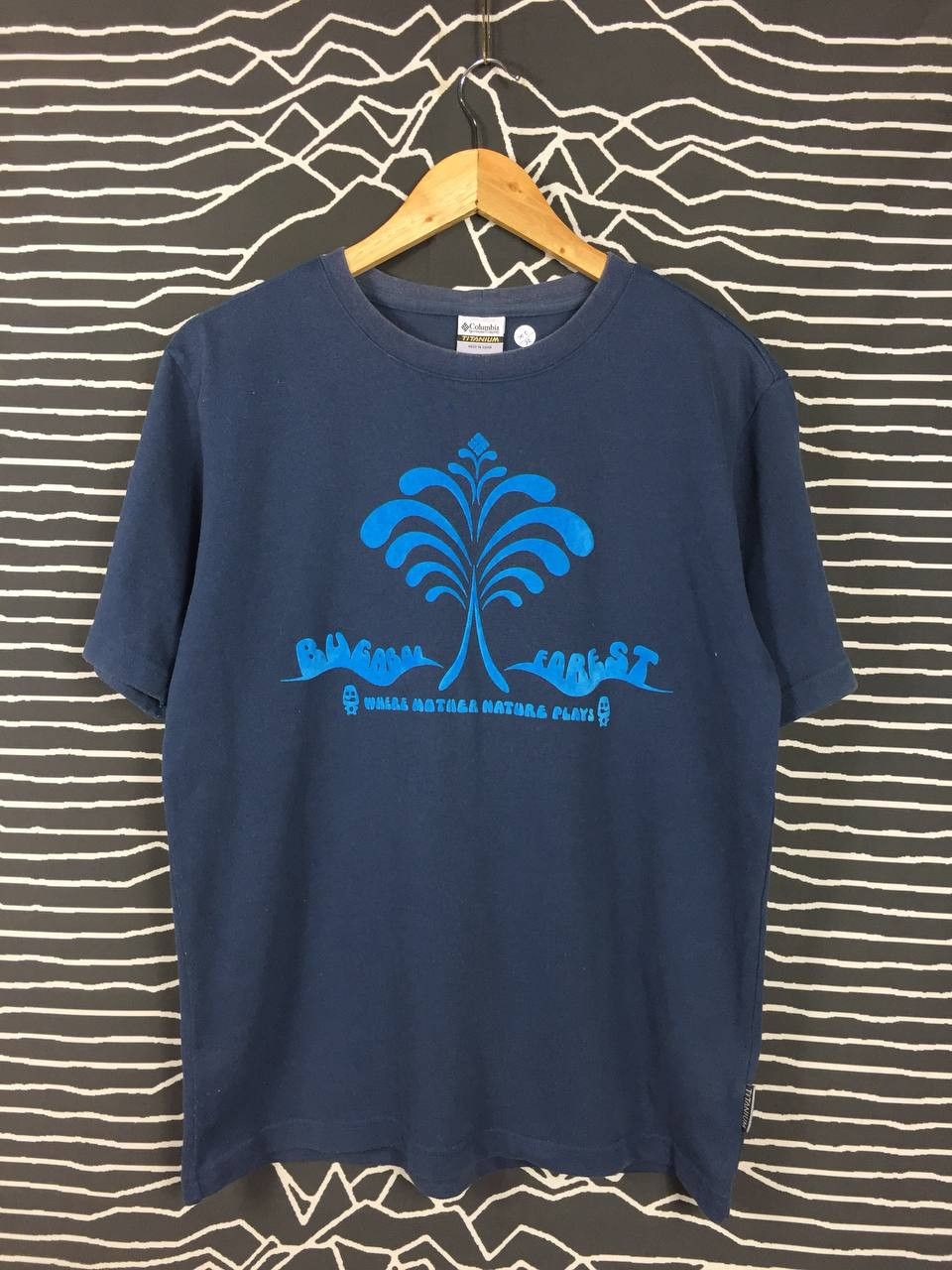 Columbia × Vintage Columbia Sportswear Titanium Where Mother Nature Plays Tee Size US M / EU 48-50 / 2 - 2 Thumbnail