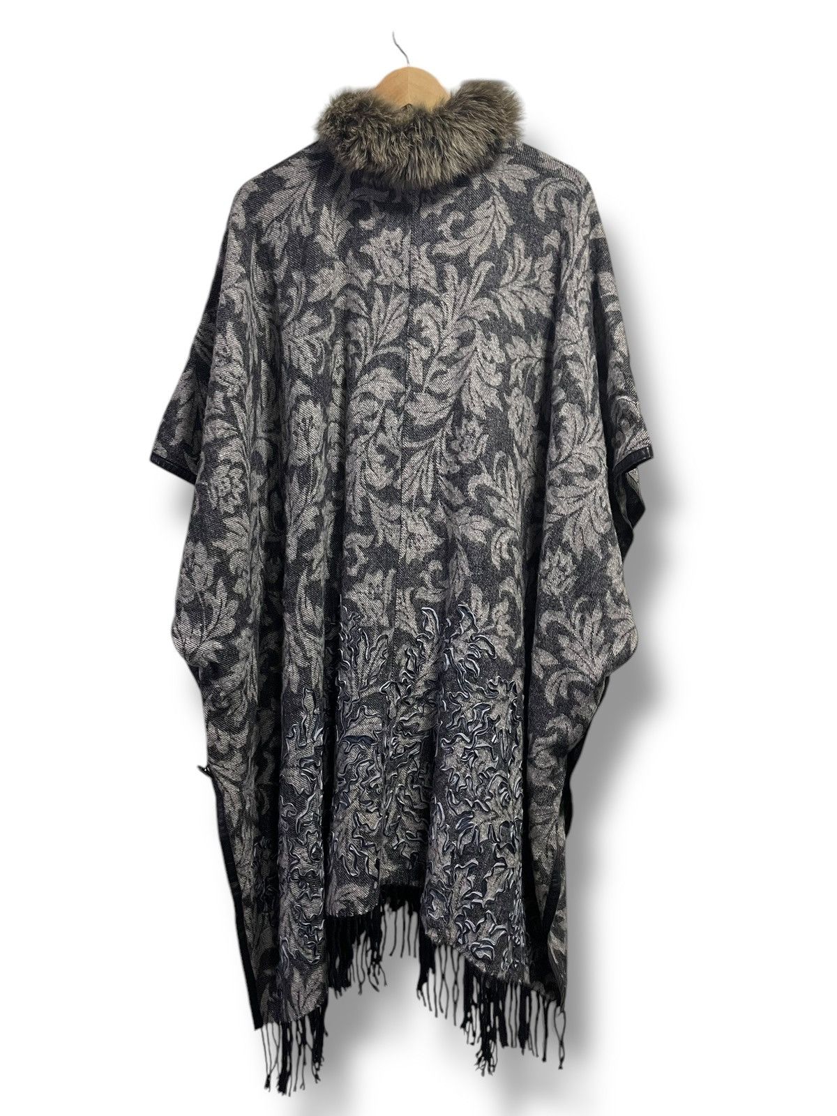 Japanese Brand × Vintage Japanese Brand Fur Shawl Printed Capes (105) Size US XXL / EU 58 / 5 - 7 Thumbnail