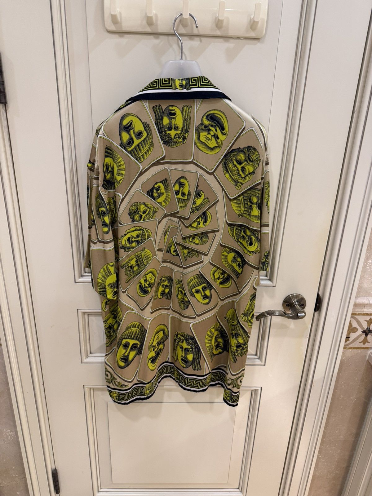 Versace Le Maschere print Shirt size46 Size US S / EU 44-46 / 1 - 12 Thumbnail