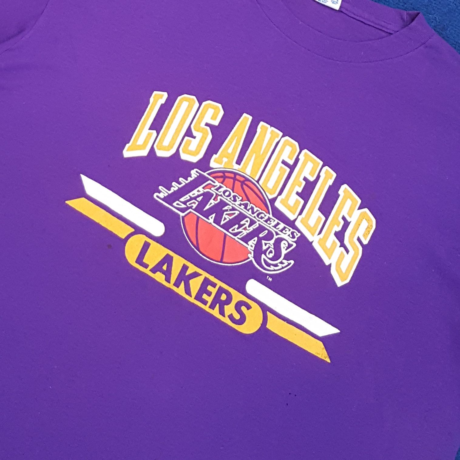 NBA × Vintage Vintage Los Angele Lakers Basketball Team Sports T-shirt Size US XL / EU 56 / 4 - 2 Thumbnail
