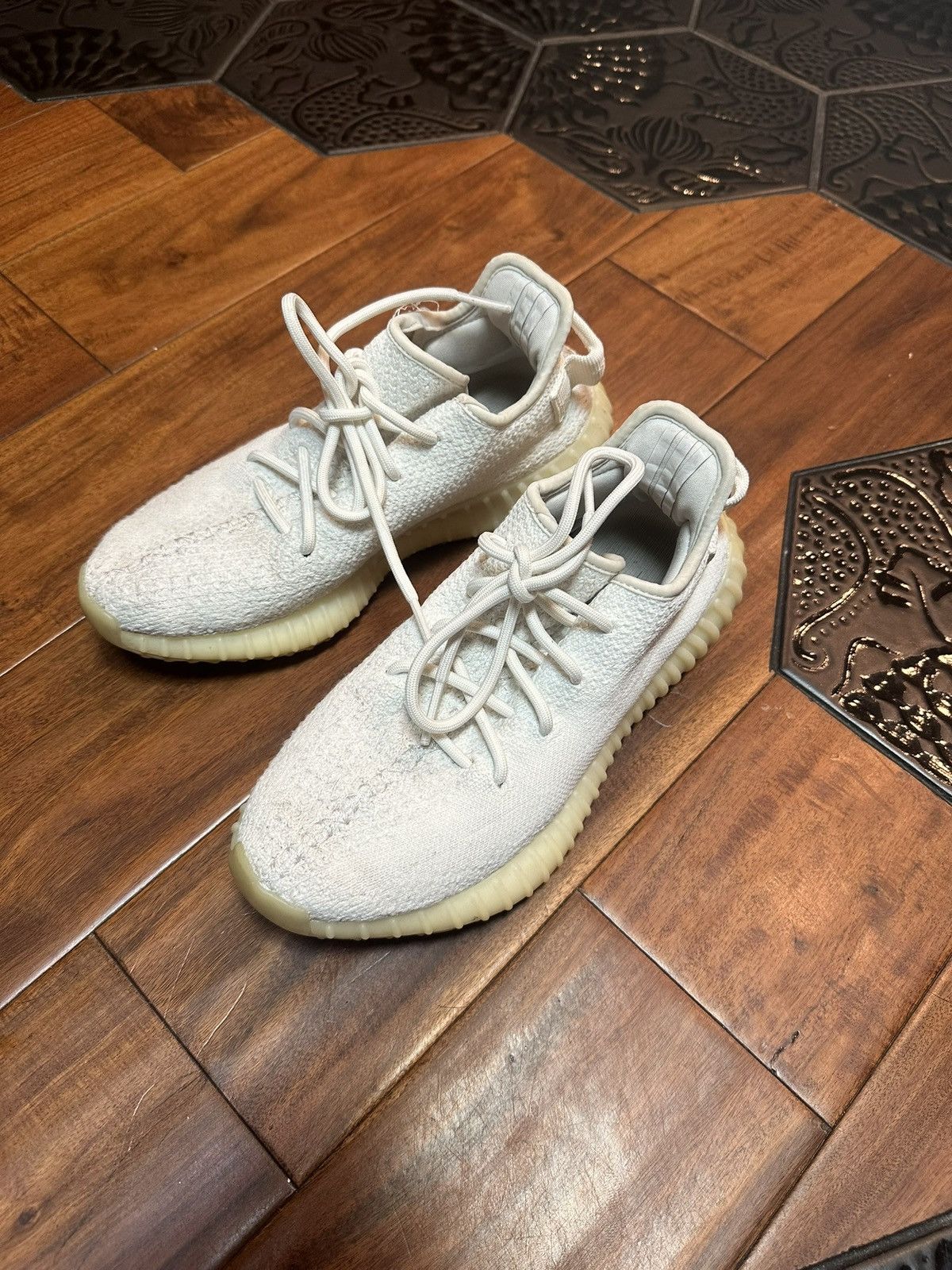 Yeezy Yeezy 350 V2 White Size US 6.5 / EU 39-40 - 1 Thumbnail