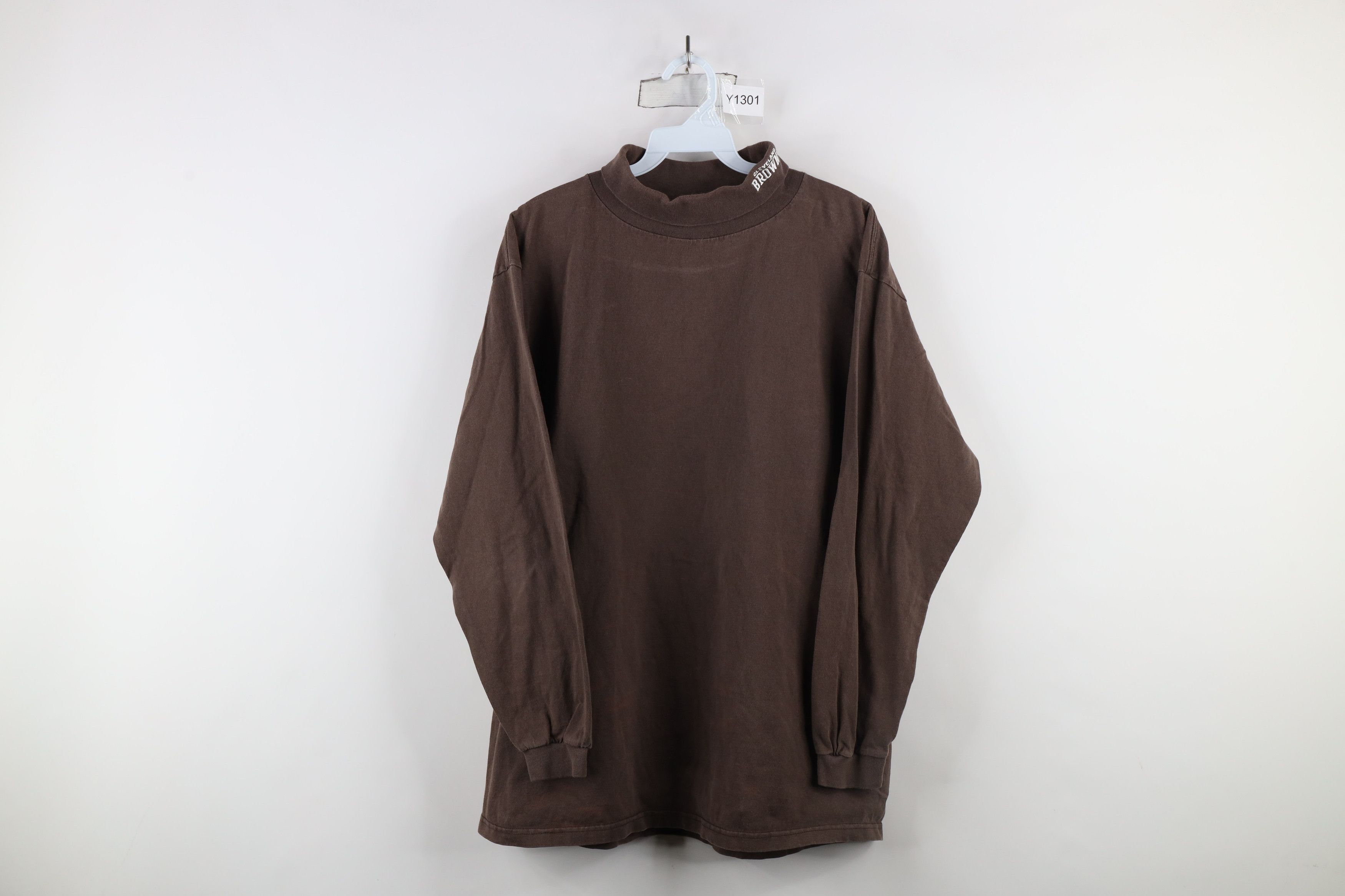 Vintage Vintage Y2K 2003 Cleveland Football Turtleneck T-Shirt Size US L / EU 52-54 / 3 - 1 Thumbnail