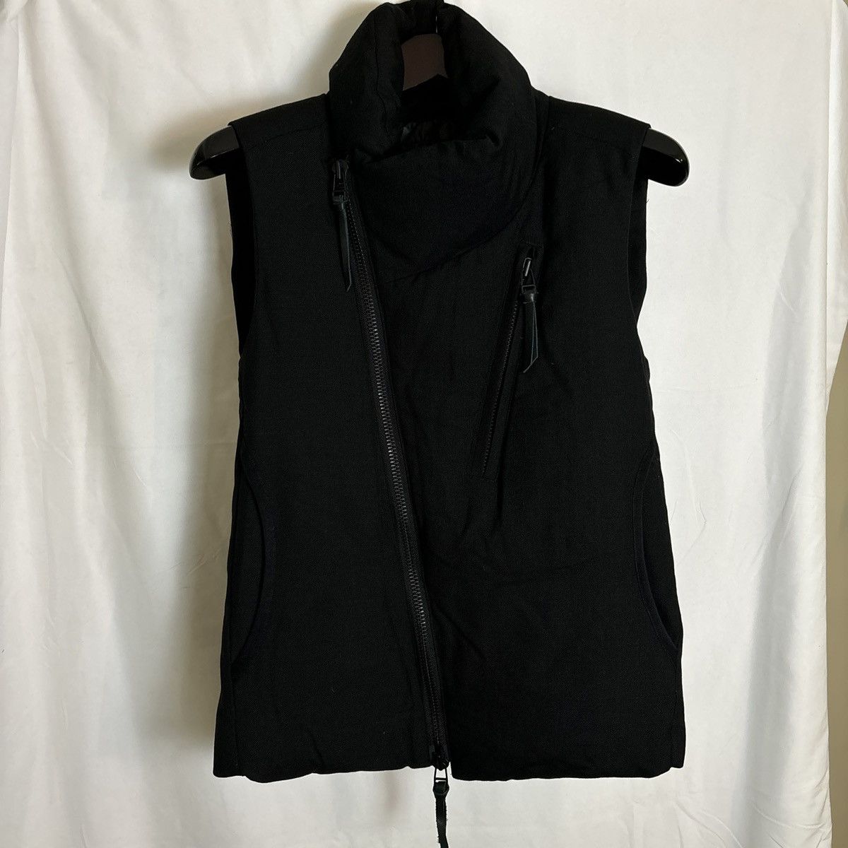 The Viridi-anne Black Cross-Zip Down Puffer Vest. Wool/Linen Small w/Tag Size US S / EU 44-46 / 1 - 1 Thumbnail