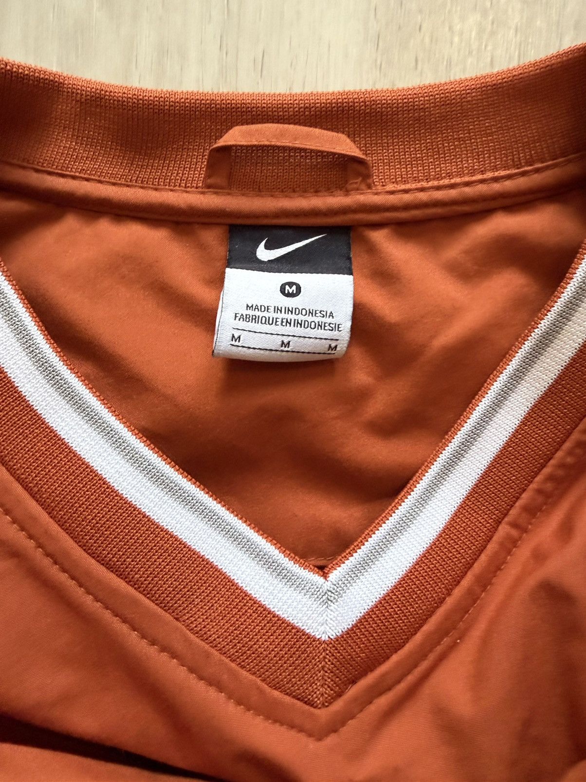 Nike Vintage Nike Texas Longhorns Center Swoosh Pullover Sz M Size US M / EU 48-50 / 2 - 6 Thumbnail