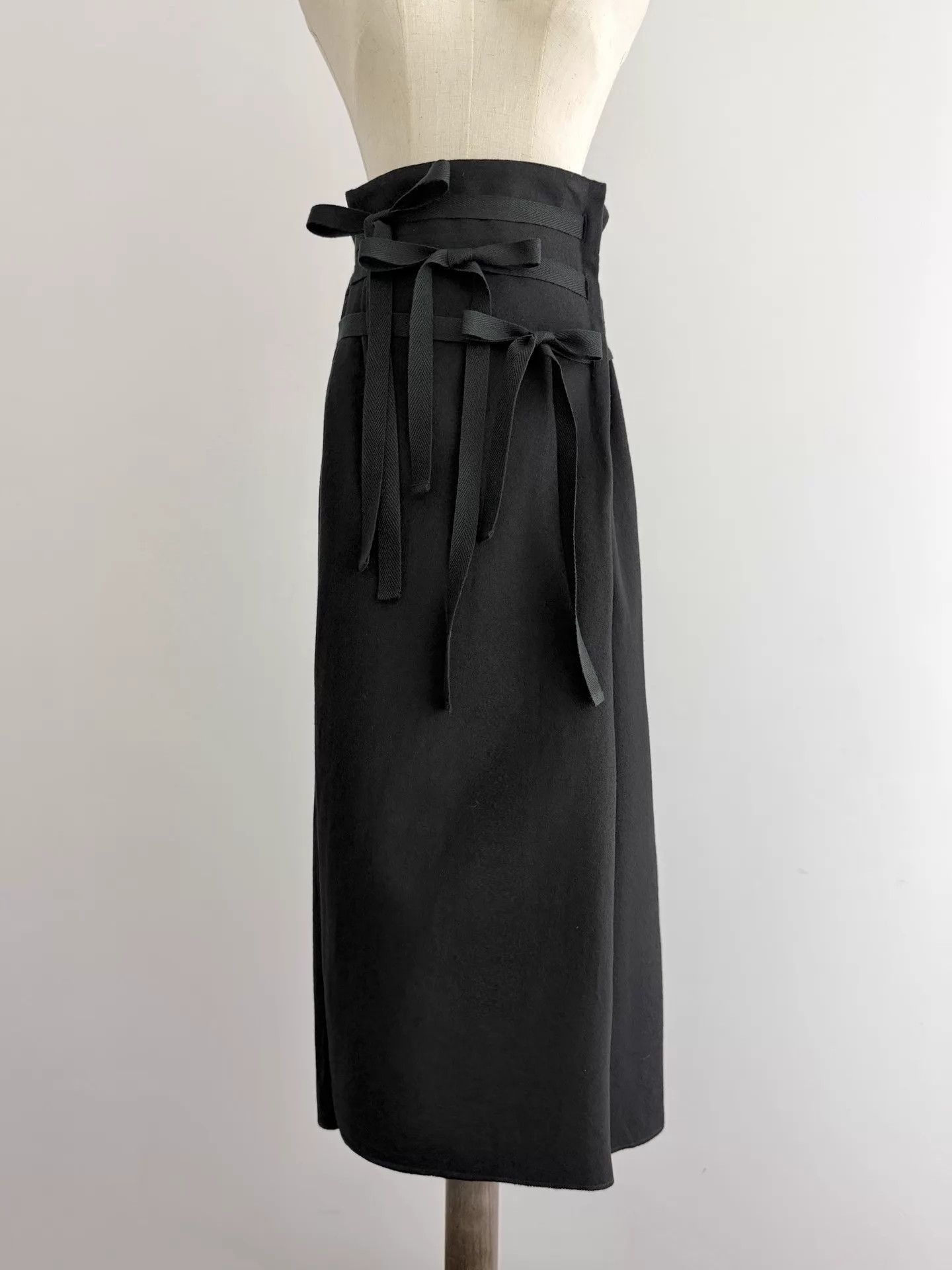 Comme des Garcons COMME DES GARCONS Triple Waist Tie BlackWool Skirt Size 27" / US 4 / IT 40 - 7 Thumbnail