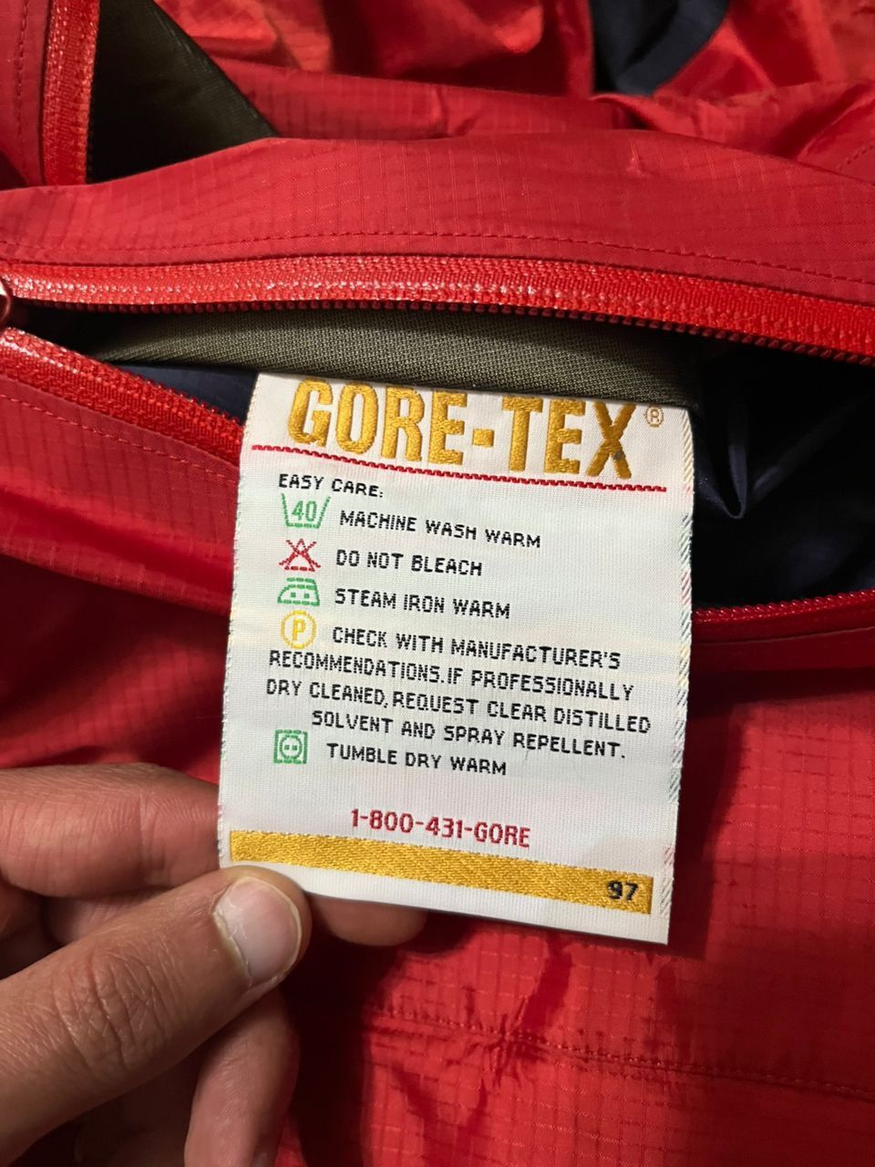 Arc'teryx Arcteryx vintage Beta LT Jacket First Generation (Gold Logo) Size XS / US 0-2 / IT 36-38 - 16 Thumbnail