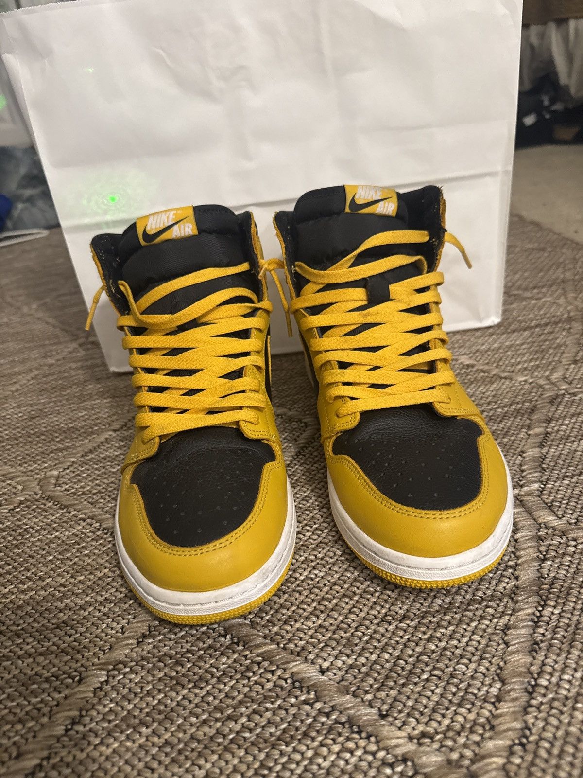 Jordan Brand Jordan 1 Retro High OG “Pollen” Size US 13 / EU 46 - 2 Thumbnail