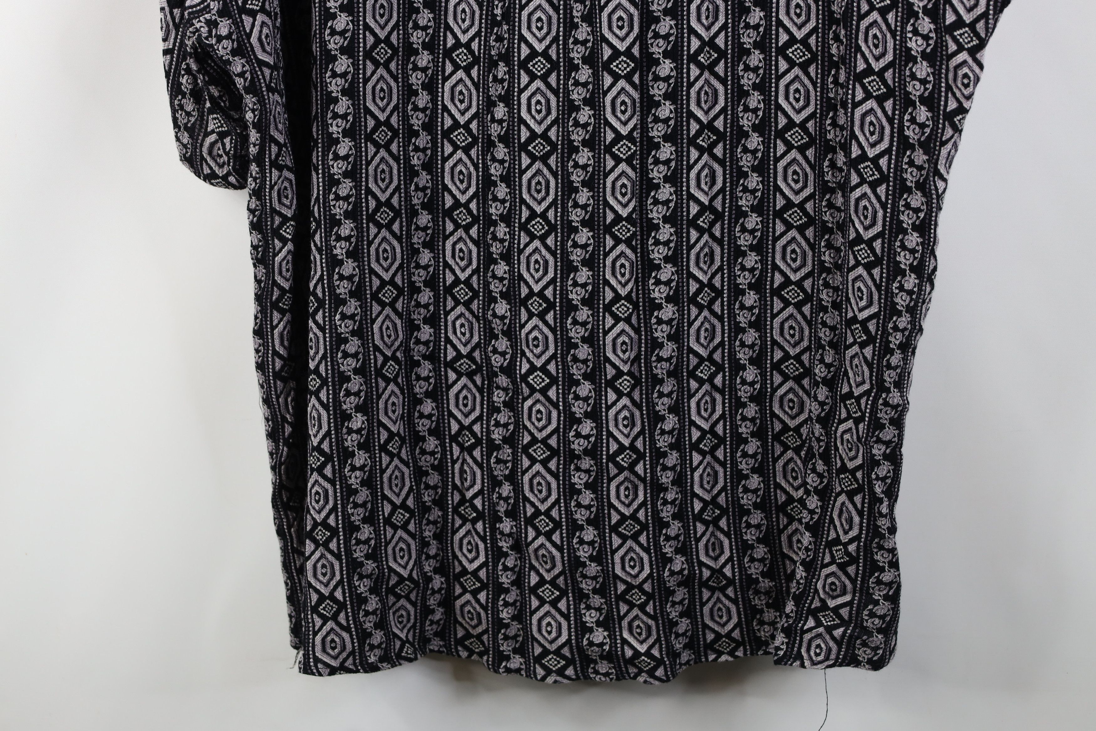 Vintage Vintage 90s Streetwear Knit Flower Geometric Button Shirt US Size US XL / EU 56 / 4 - 11 Thumbnail