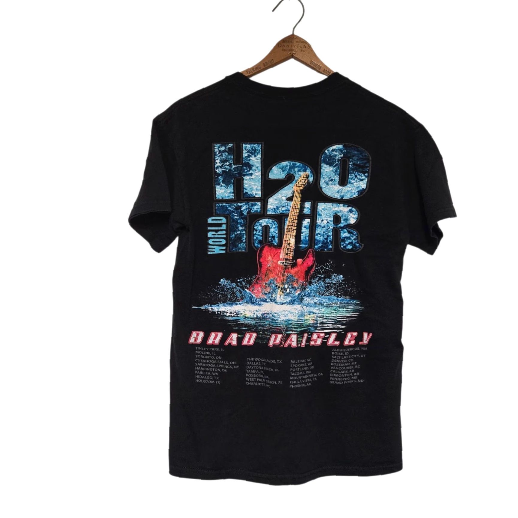 Gildan Brad Paisley H2O World Tour T-Shirt Small Concert Black Men Music Shirt 2010 Guitar Country Size US S / EU 44-46 / 1 - 5 Thumbnail