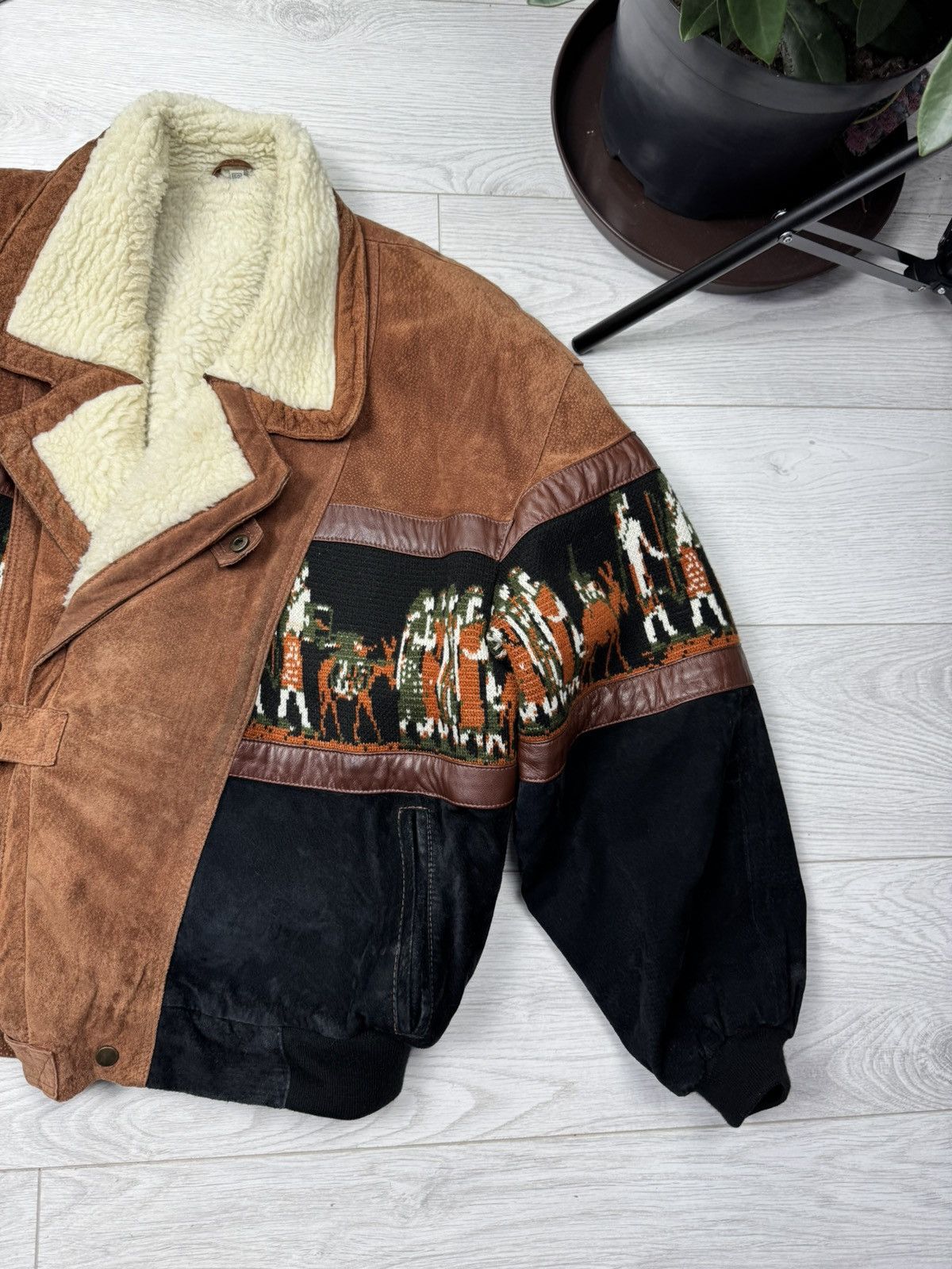 Vintage Vintage Suede Navajo Aztec Shearling Leather Jacket Bomber Size US L / EU 52-54 / 3 - 4 Thumbnail