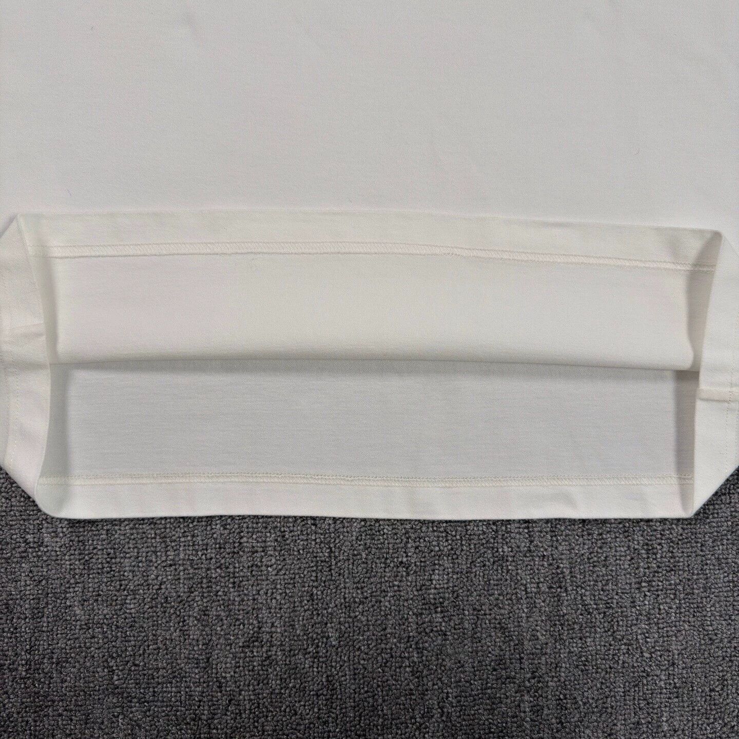 Louis Vuitton LV Embossed Logo White Short Sleeve Tee M Near New Size US M / EU 48-50 / 2 - 7 Thumbnail