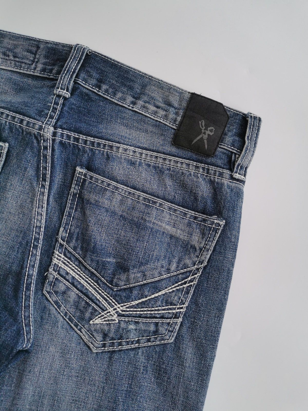 Marc Ecko Vintage Marc Ecko Straight Fit Distressed Jeans Size US 32 / EU 48 - 7 Thumbnail